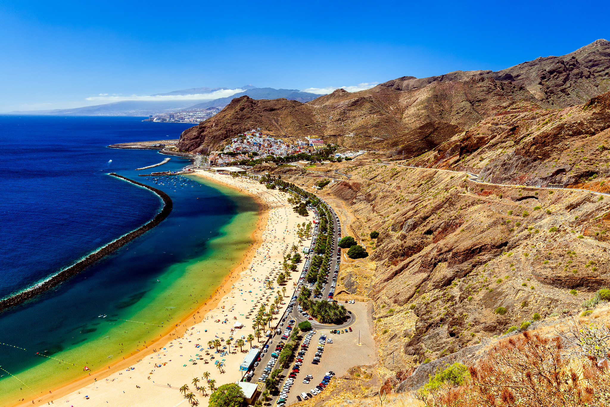 Canon EOS 700D (EOS Rebel T5i / EOS Kiss X7i) + Canon EF 16-35mm F4L IS USM sample photo. Playa de las teresitas, a famous beach near santa cruz de tenerife in the north of tenerife,... photography