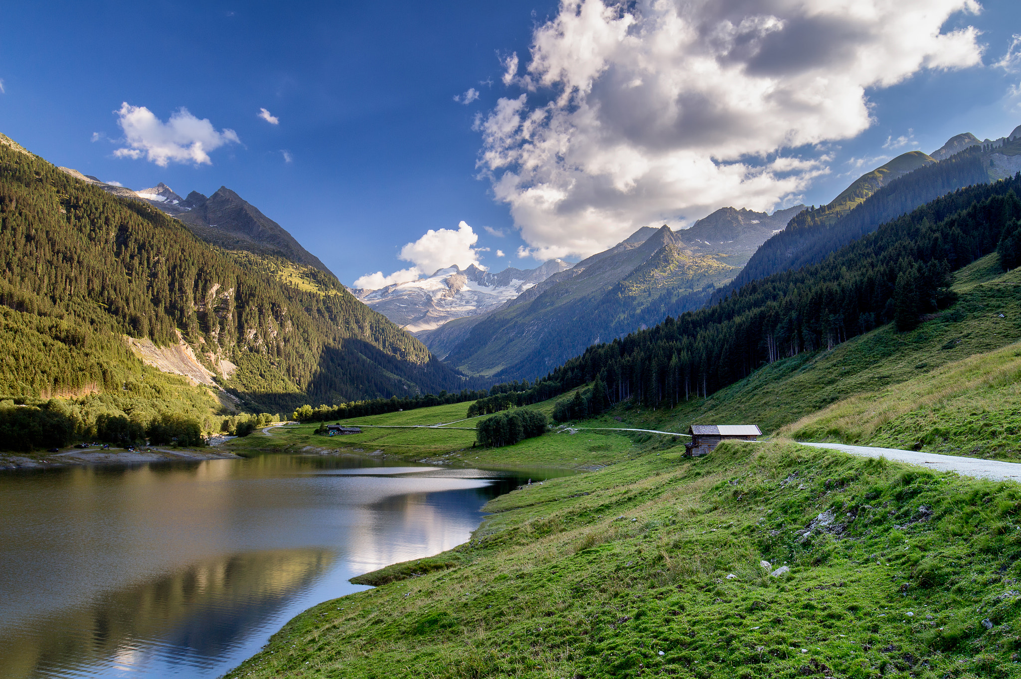 Canon EOS 700D (EOS Rebel T5i / EOS Kiss X7i) + Canon EF 16-35mm F4L IS USM sample photo. Durlassboden reservoir in the zillertal alps, austria photography