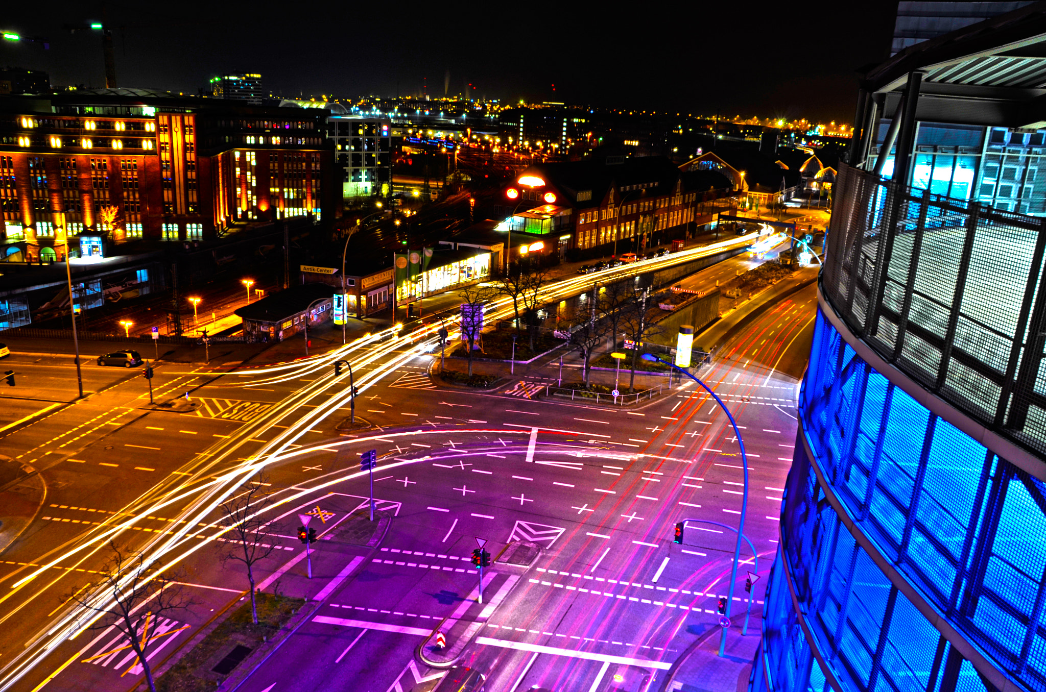 Nikon D5100 + Sigma 18-200mm F3.5-6.3 DC sample photo. Hamburg at night photography