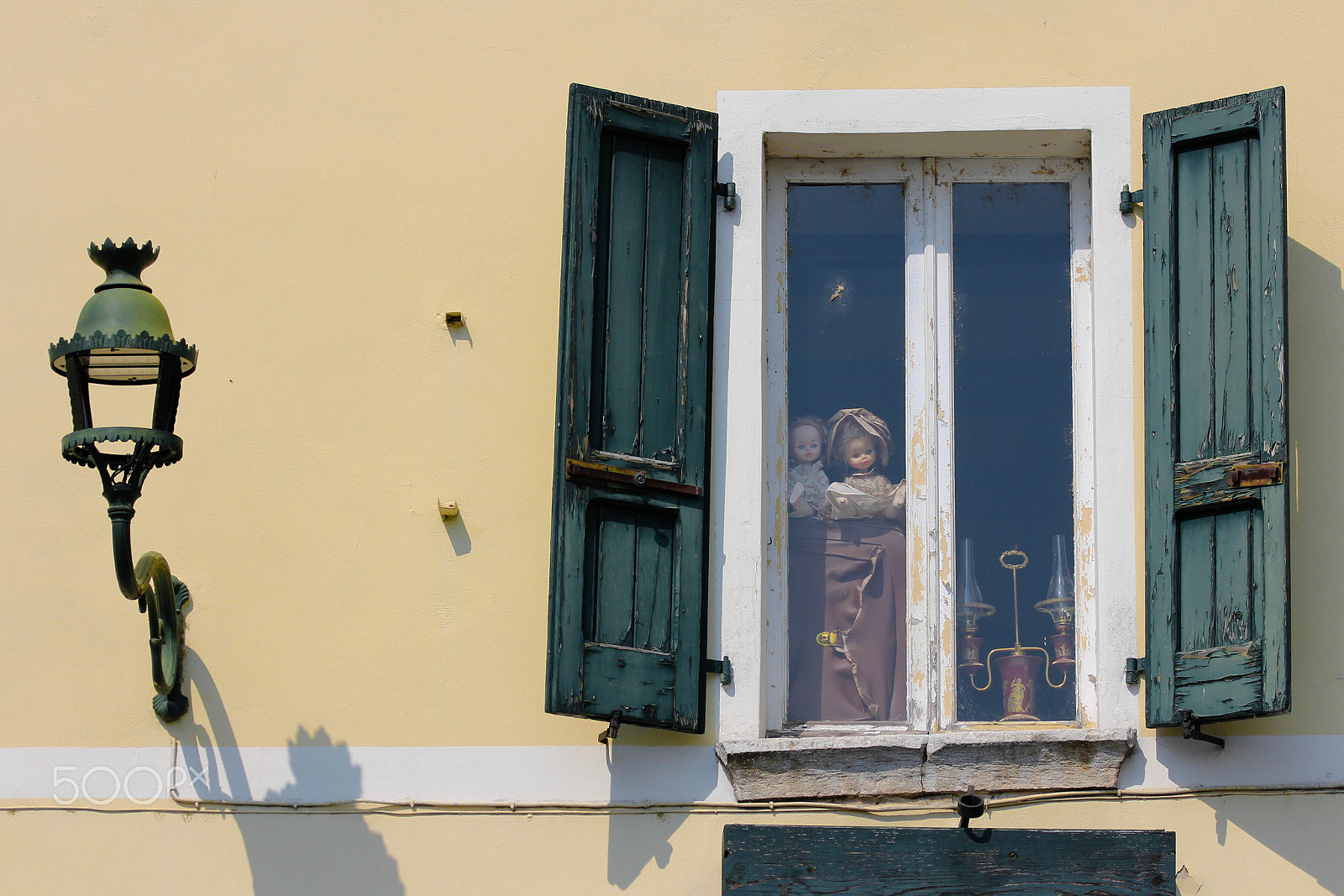 Sigma 105mm F2.8 EX DG OS HSM sample photo. Through the window photography