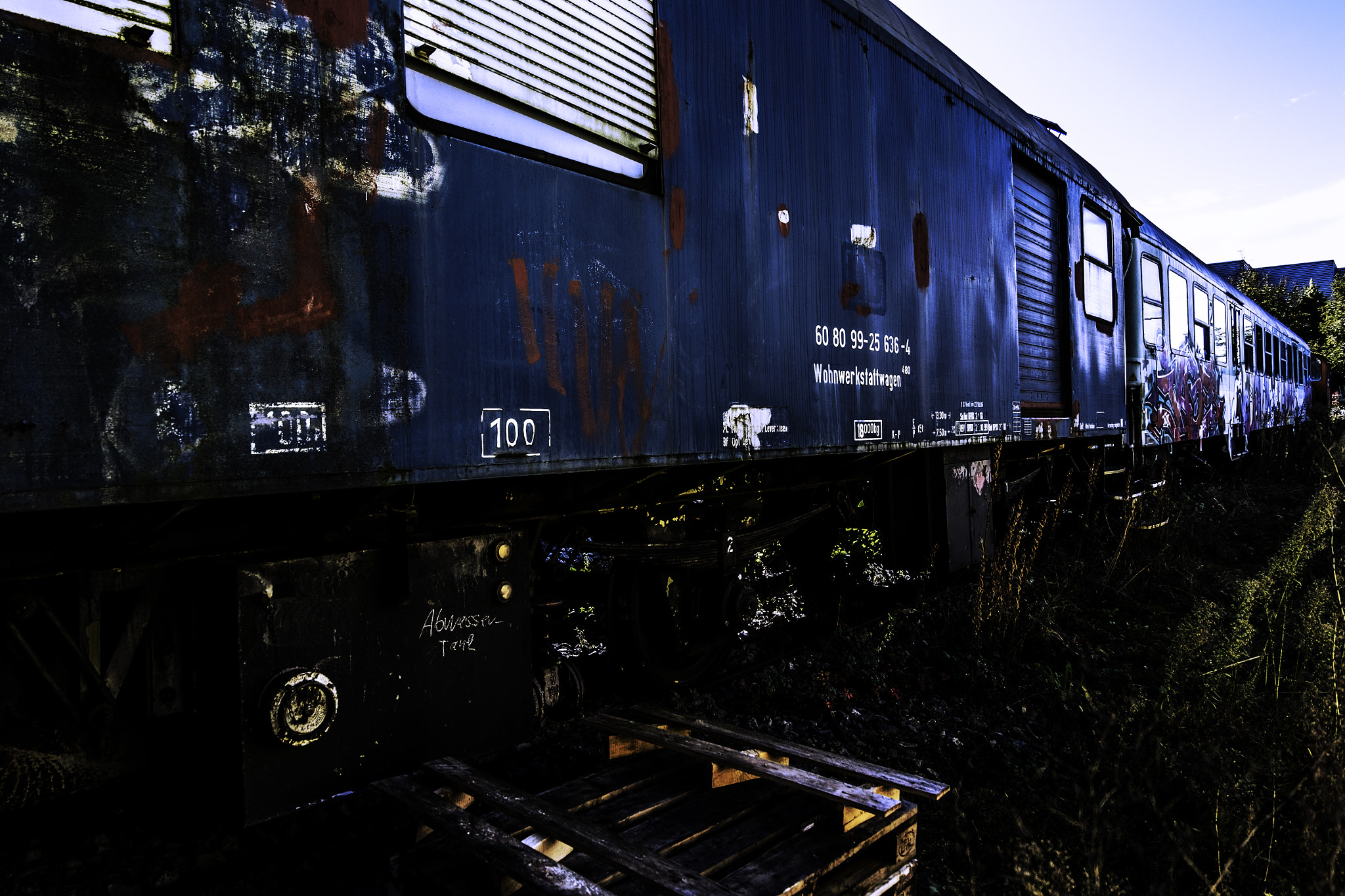 Fujifilm XC 16-50mm F3.5-5.6 OIS sample photo. Side track photography