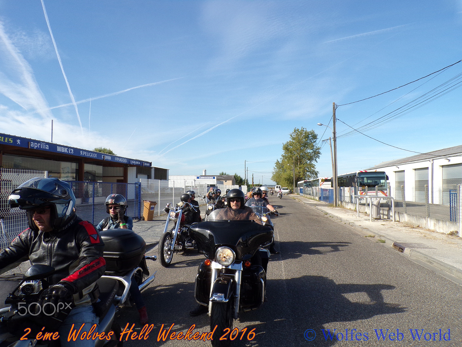 JK KODAK PIXPRO AZ421 sample photo. Wolves riders 2016 photography