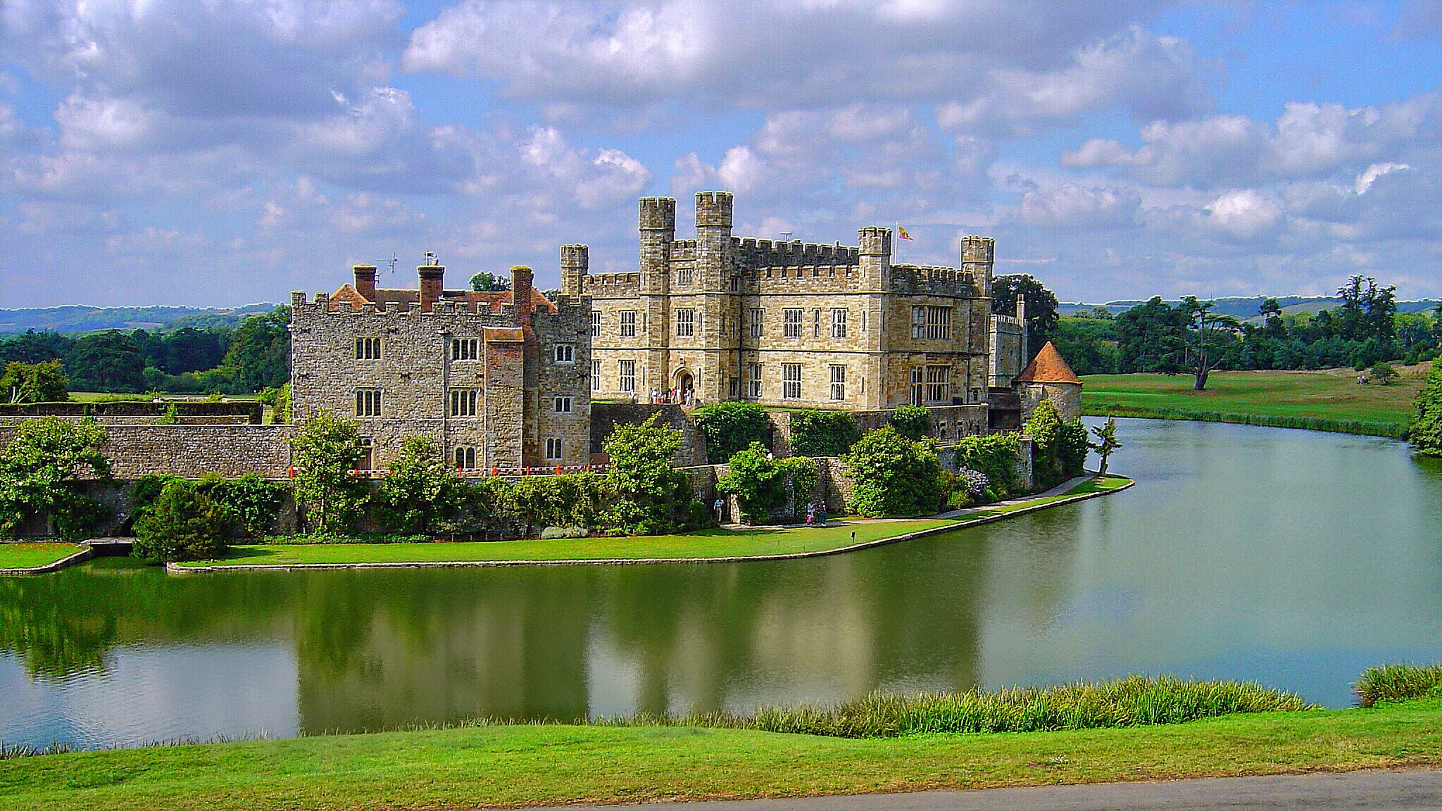 Sony DSC-P10 sample photo. Leeds castle photography