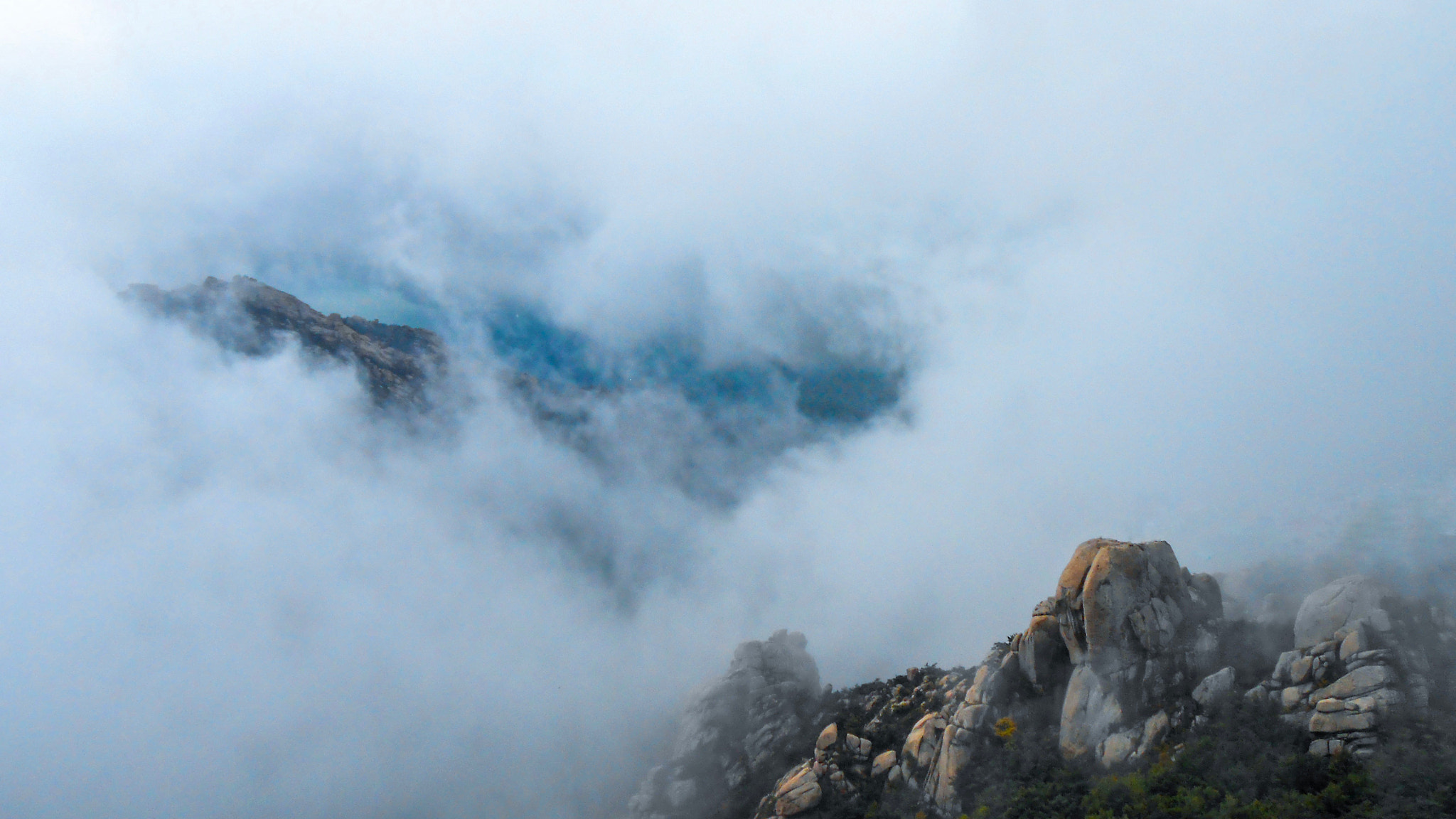 Nikon COOLPIX S4200 sample photo. Mountain lao in fog photography