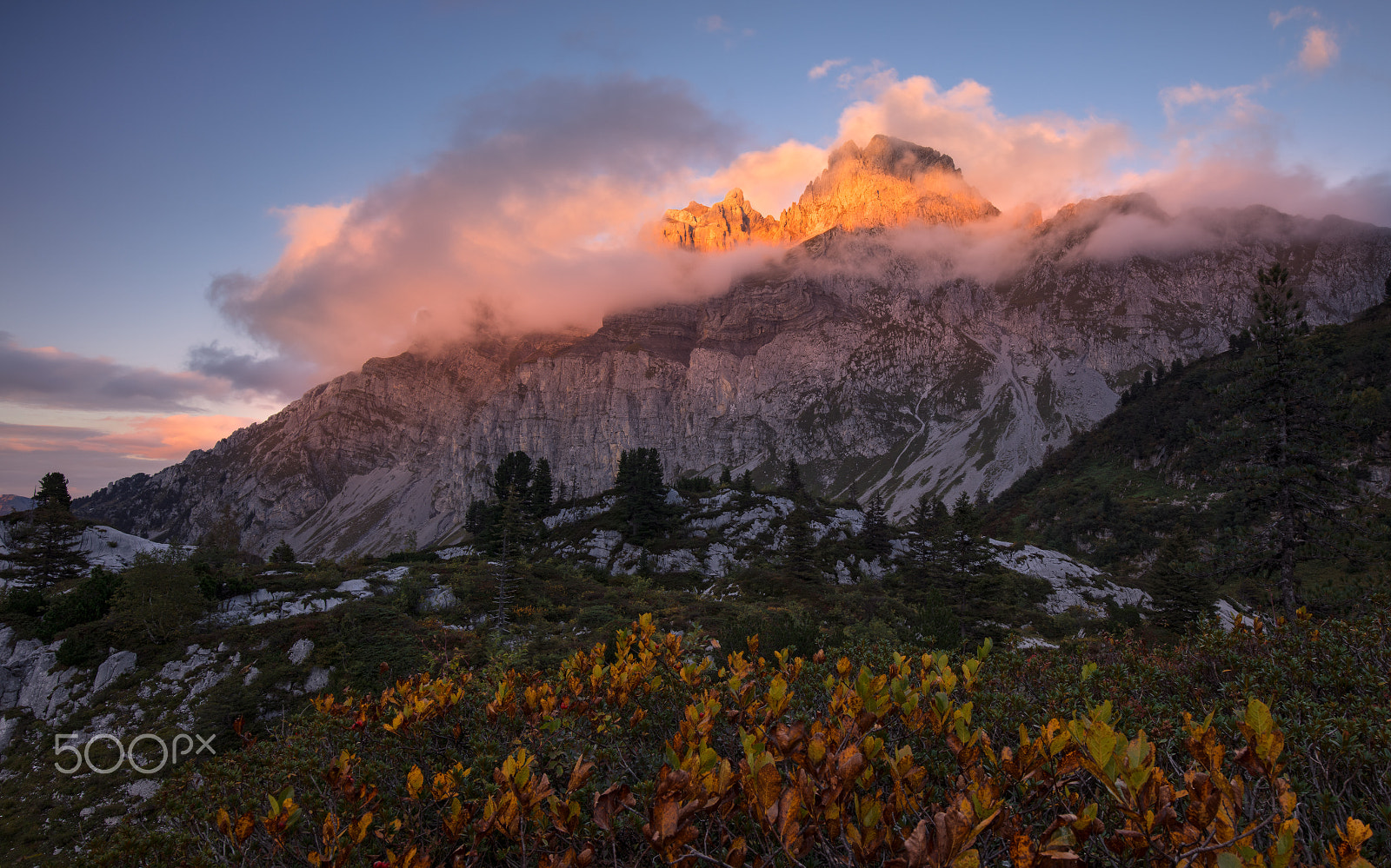 Canon EOS 5DS R + Canon EF 16-35mm F4L IS USM sample photo. The sun sets, the fog comes photography