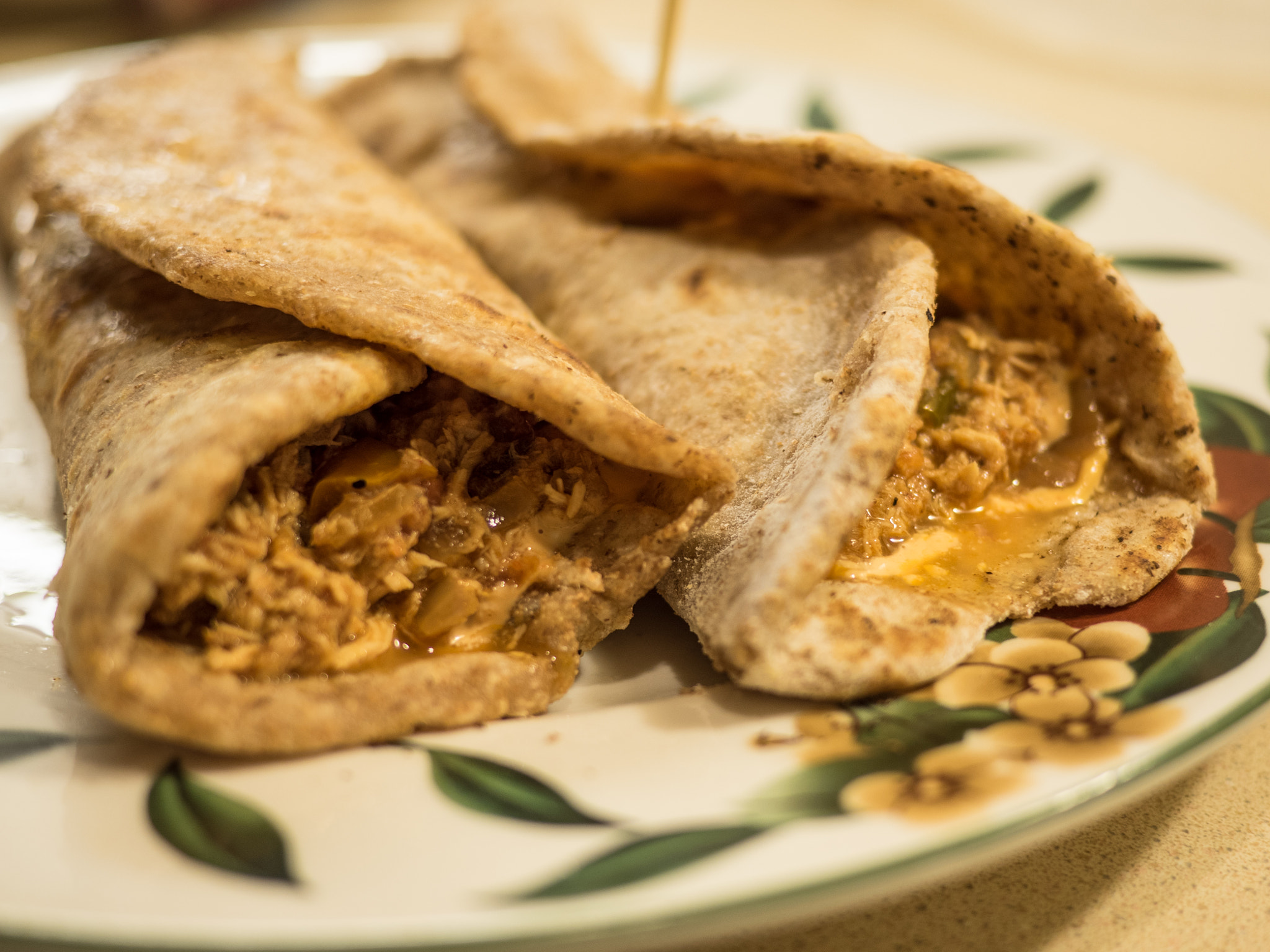 Olympus OM-D E-M5 II + LUMIX G 20/F1.7 II sample photo. Project 365, day two hundred and ninety-one - chicken fajita in homemade roti photography