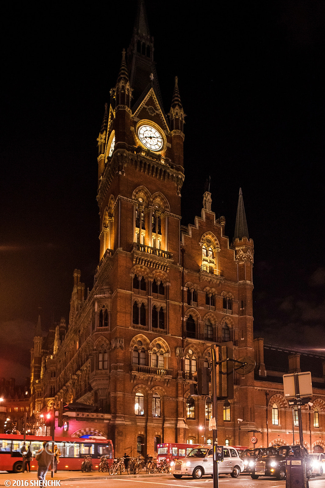 24mm F3.5 sample photo. St. pancras railway station in london photography