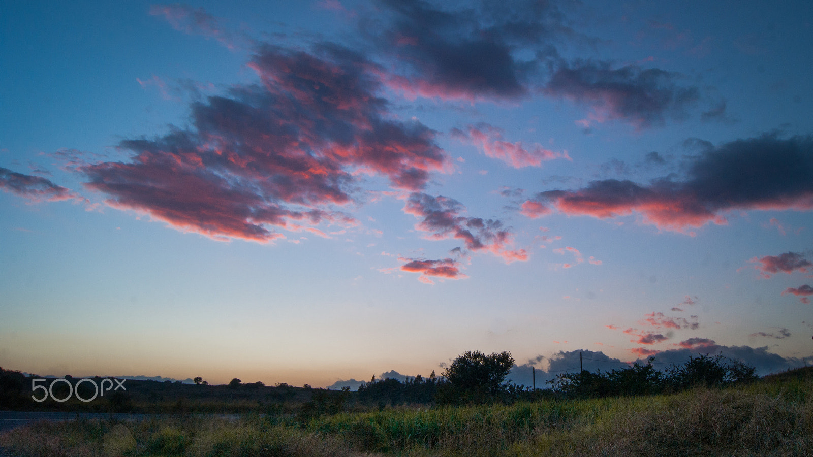 Sony Alpha DSLR-A380 + Sony DT 18-55mm F3.5-5.6 SAM sample photo. Pink clouds at sunset photography