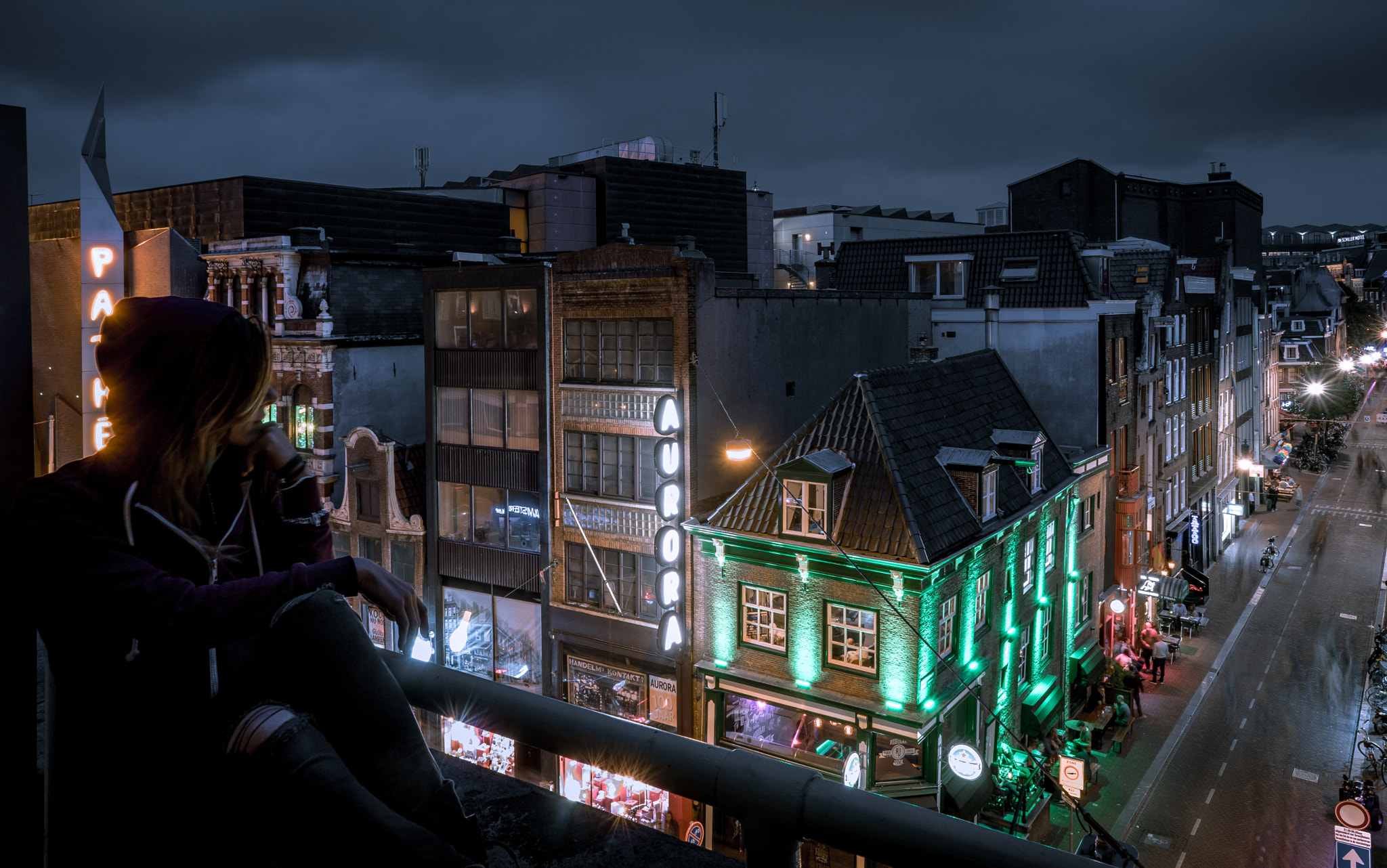 Sony a7 II + ZEISS Batis 25mm F2 sample photo. The girl with the purple hoodie photography