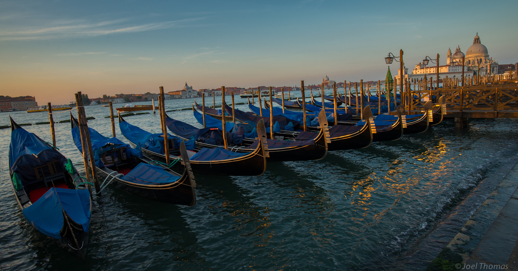 Nikon D600 + Nikon AF-S Nikkor 20mm F1.8G ED sample photo. Gondolas at sunrise photography