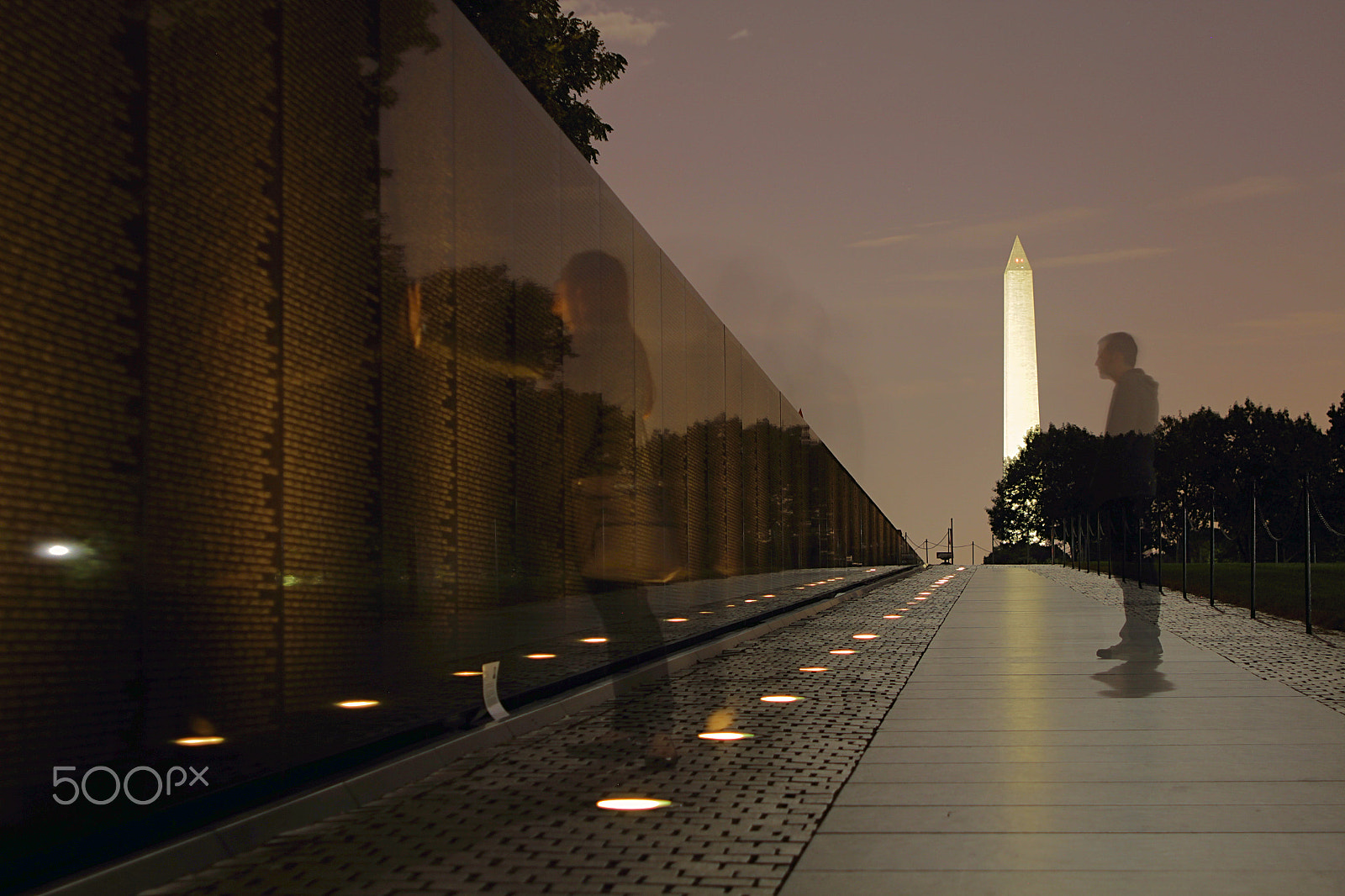 Canon EOS 700D (EOS Rebel T5i / EOS Kiss X7i) + Canon EF 28-105mm f/3.5-4.5 USM sample photo. Vietnam wall at night photography
