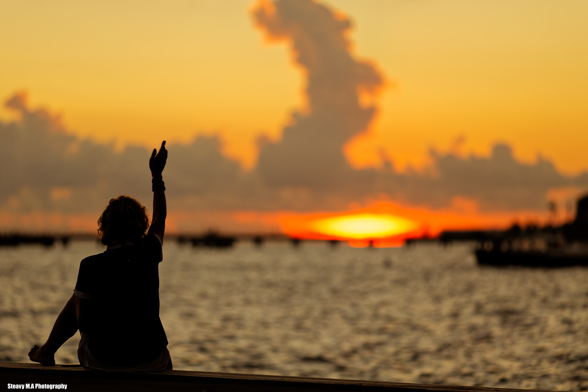 Canon EOS 5DS + ZEISS Apo Sonnar T* 135mm F2 sample photo. Sunset shadow woman photography