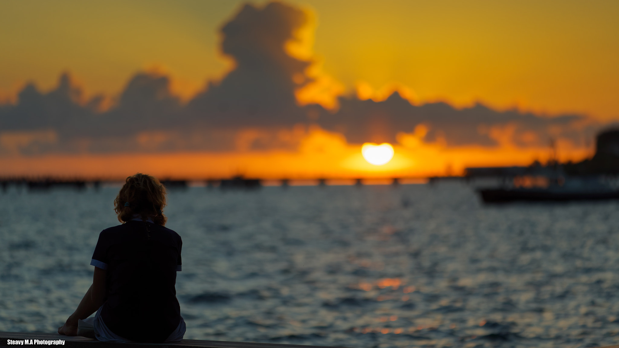 Canon EOS 5DS + ZEISS Apo Sonnar T* 135mm F2 sample photo. Sunset shadow woman vol2 photography