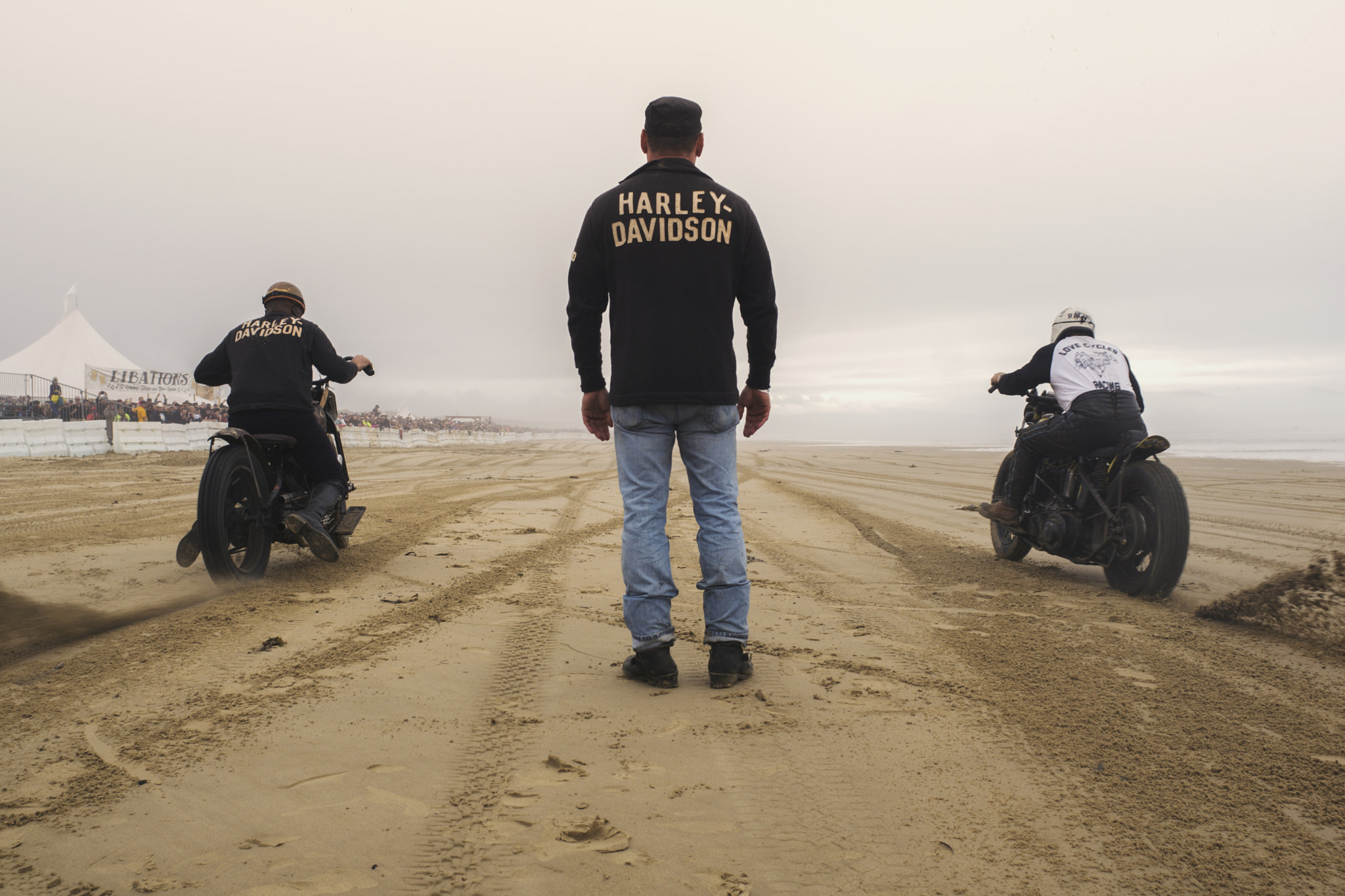 Sony 20mm F2.8 sample photo. The race of the gentleman photography