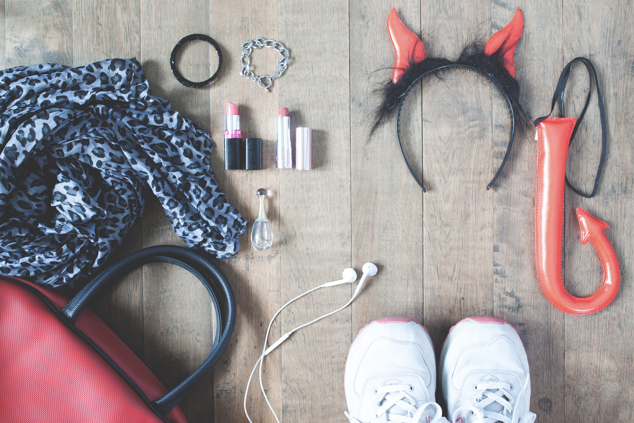 Canon EOS 500D (EOS Rebel T1i / EOS Kiss X3) sample photo. Flat lay photography with halloween accessories, cosmetics, esse photography