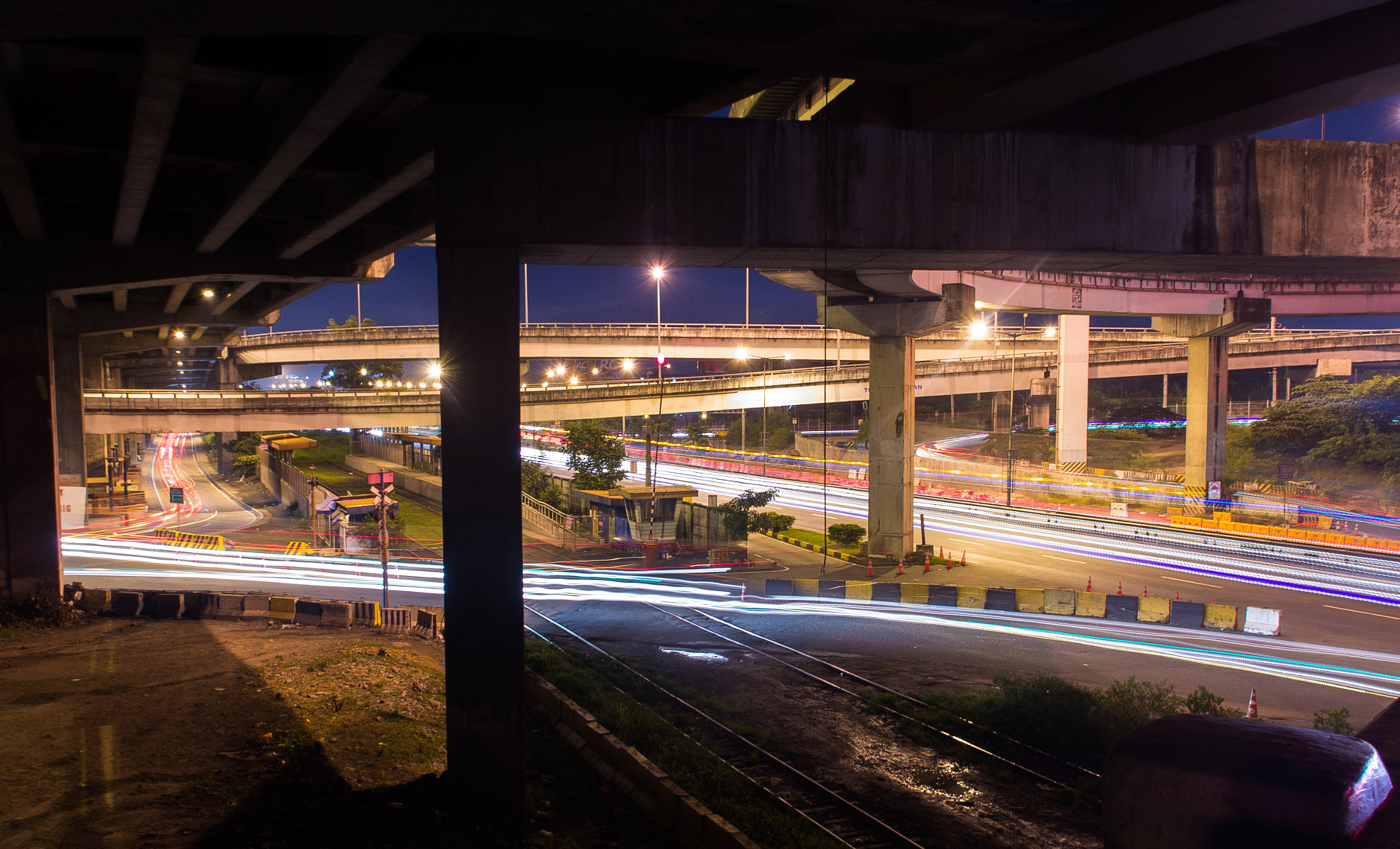 Sigma 18-200mm f/3.5-6.3 DC OS sample photo. Flow of lights photography