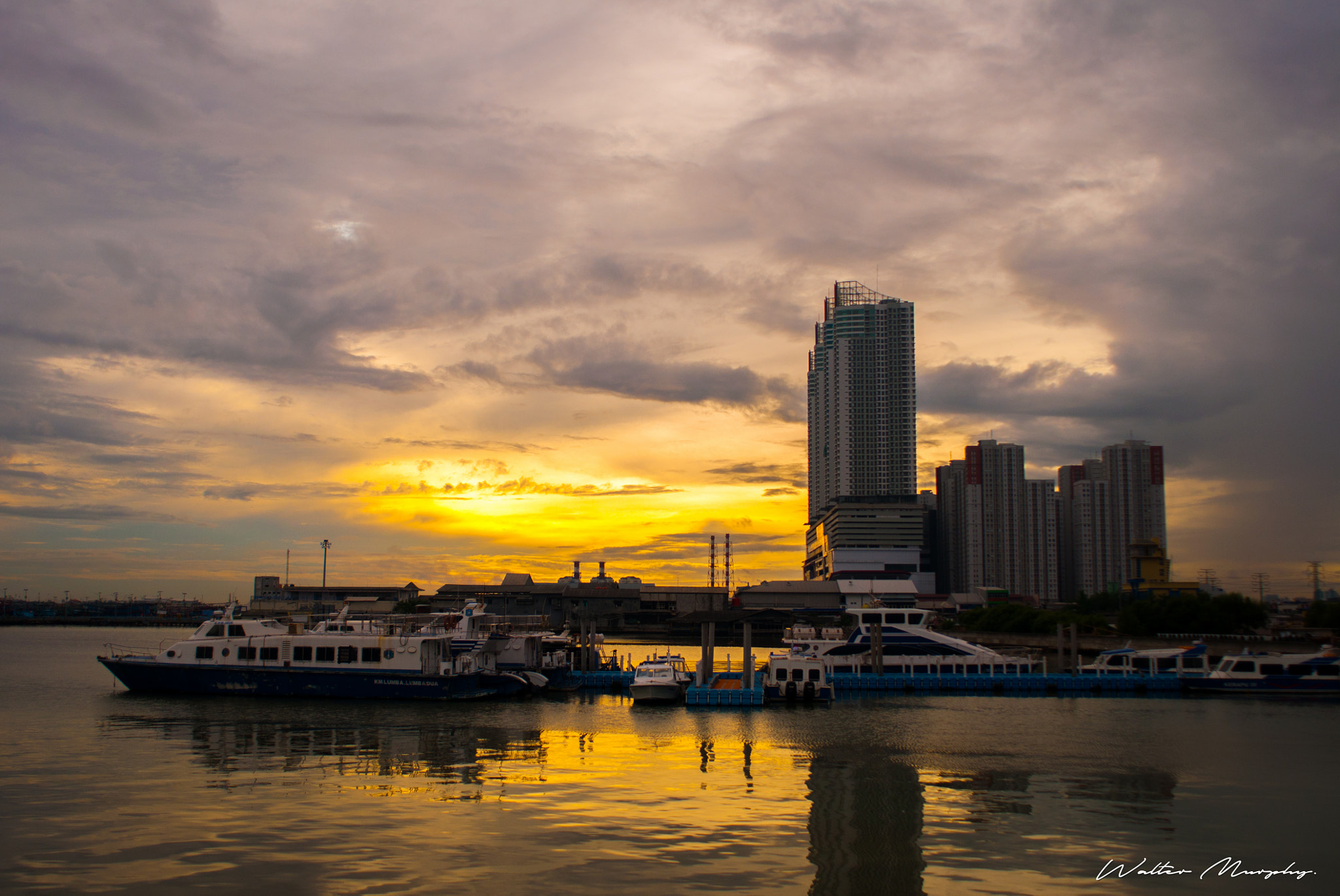 AF Nikkor 24mm f/2.8 sample photo. First rising photography