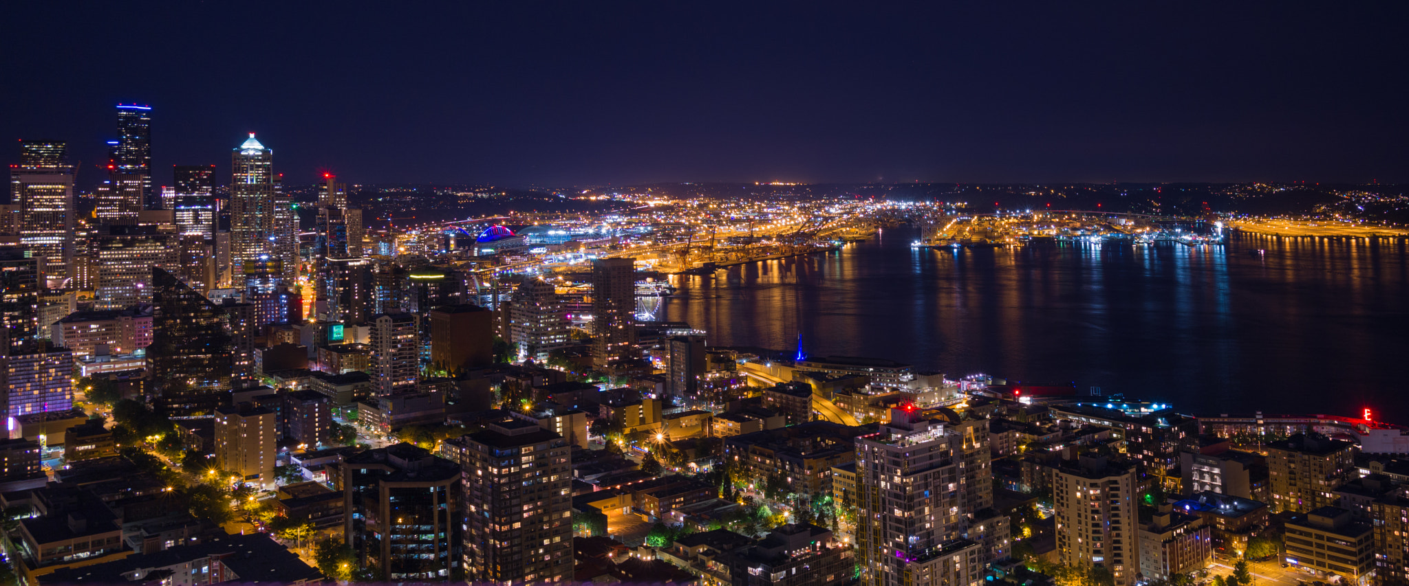 Olympus PEN E-PL6 + Panasonic Lumix G 20mm F1.7 ASPH sample photo. Seattle at night - view from space needle photography