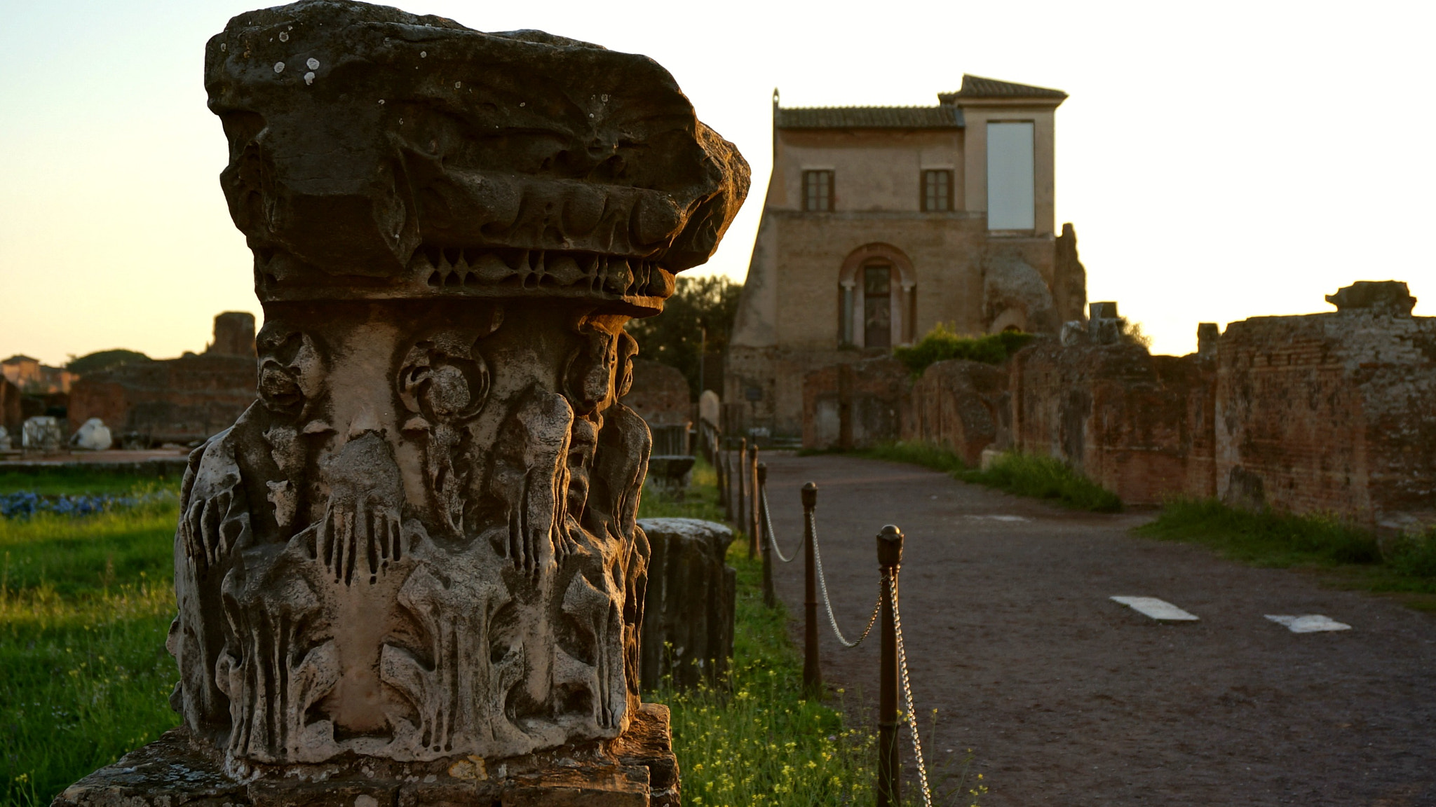 Sony Alpha NEX-6 + Sony E 18-50mm F4-5.6 sample photo. Casa di livia & old column foot photography