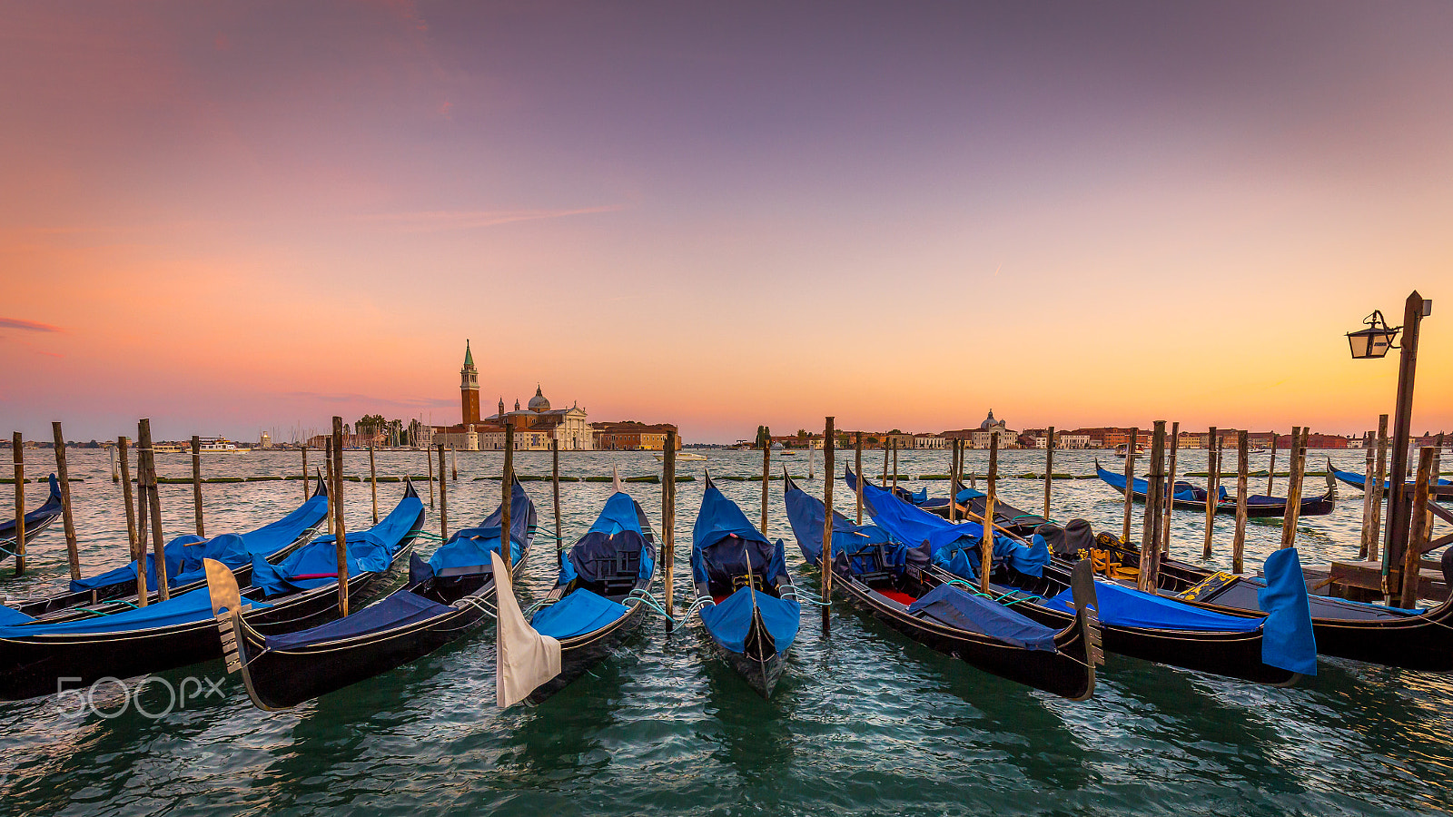 Canon EOS 6D + Canon EF 16-35mm F4L IS USM sample photo. Venice gondolas photography