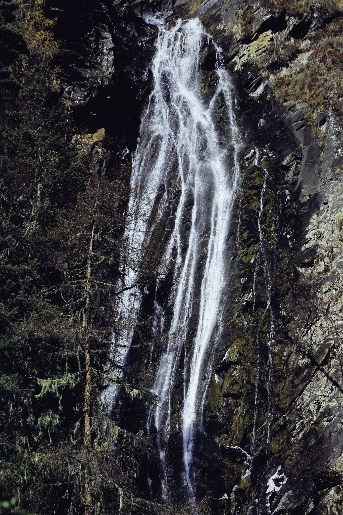 Canon EOS 60D + Tamron SP 70-300mm F4-5.6 Di VC USD sample photo. Waterfall no.1 photography