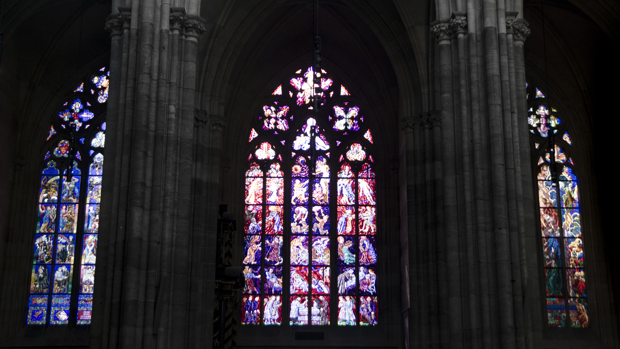 Tamron SP AF 17-50mm F2.8 XR Di II LD Aspherical (IF) sample photo. Catedral st vito vitrales photography