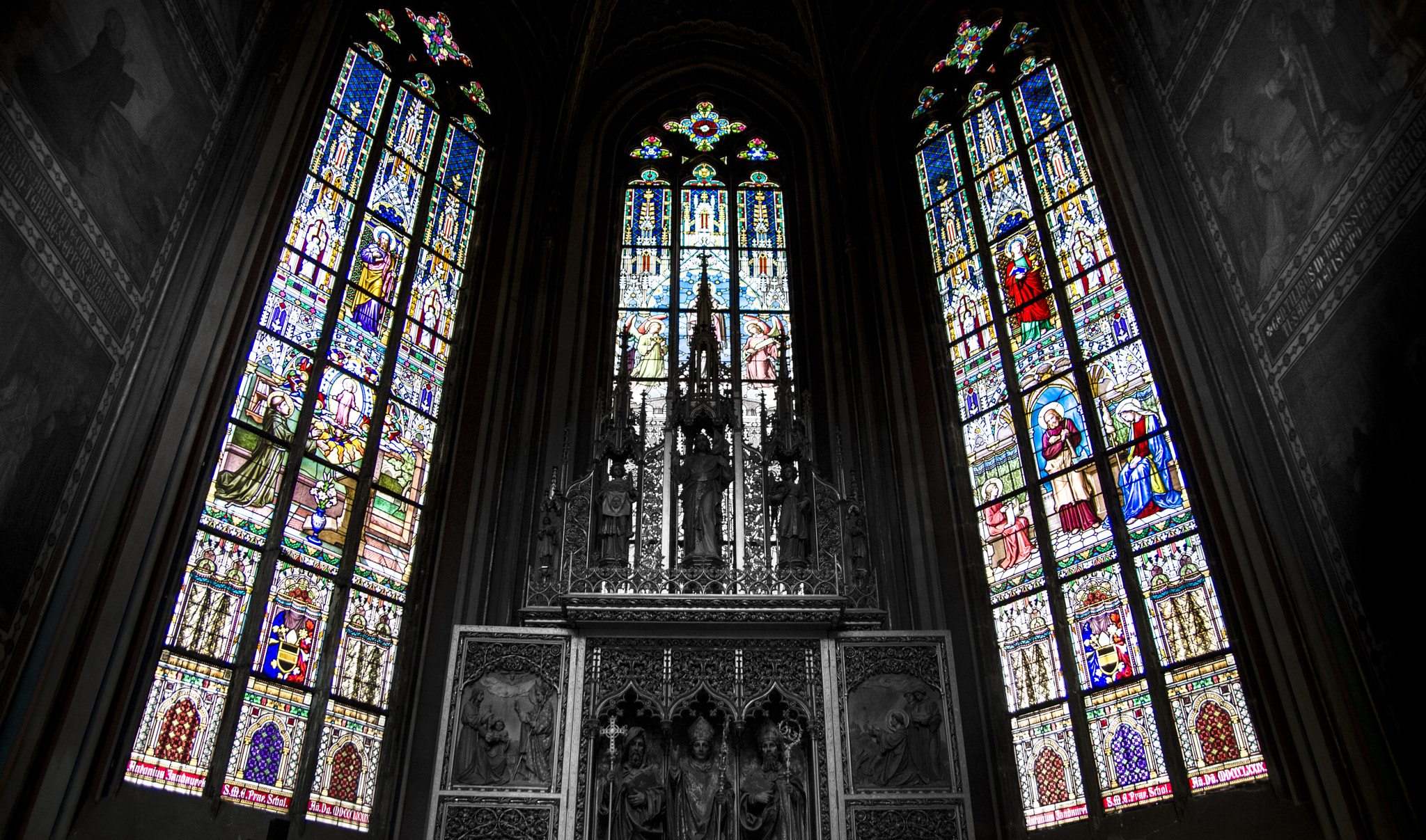 Tamron SP AF 17-50mm F2.8 XR Di II LD Aspherical (IF) sample photo. Catedral st vito vitrales photography