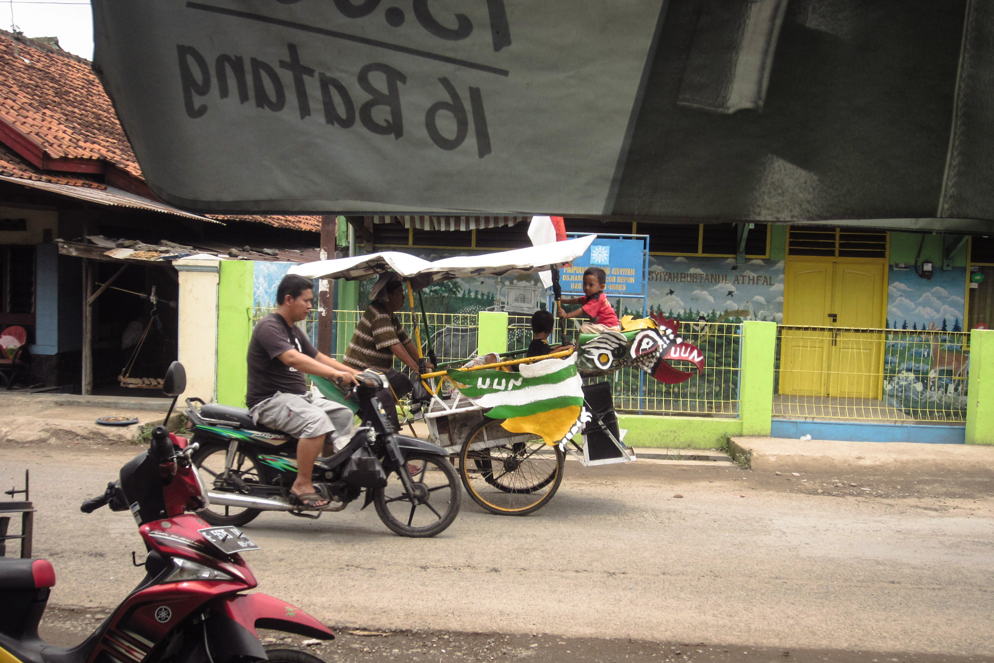 Canon PowerShot ELPH 300 HS (IXUS 220 HS / IXY 410F) sample photo. Odong-odong photography