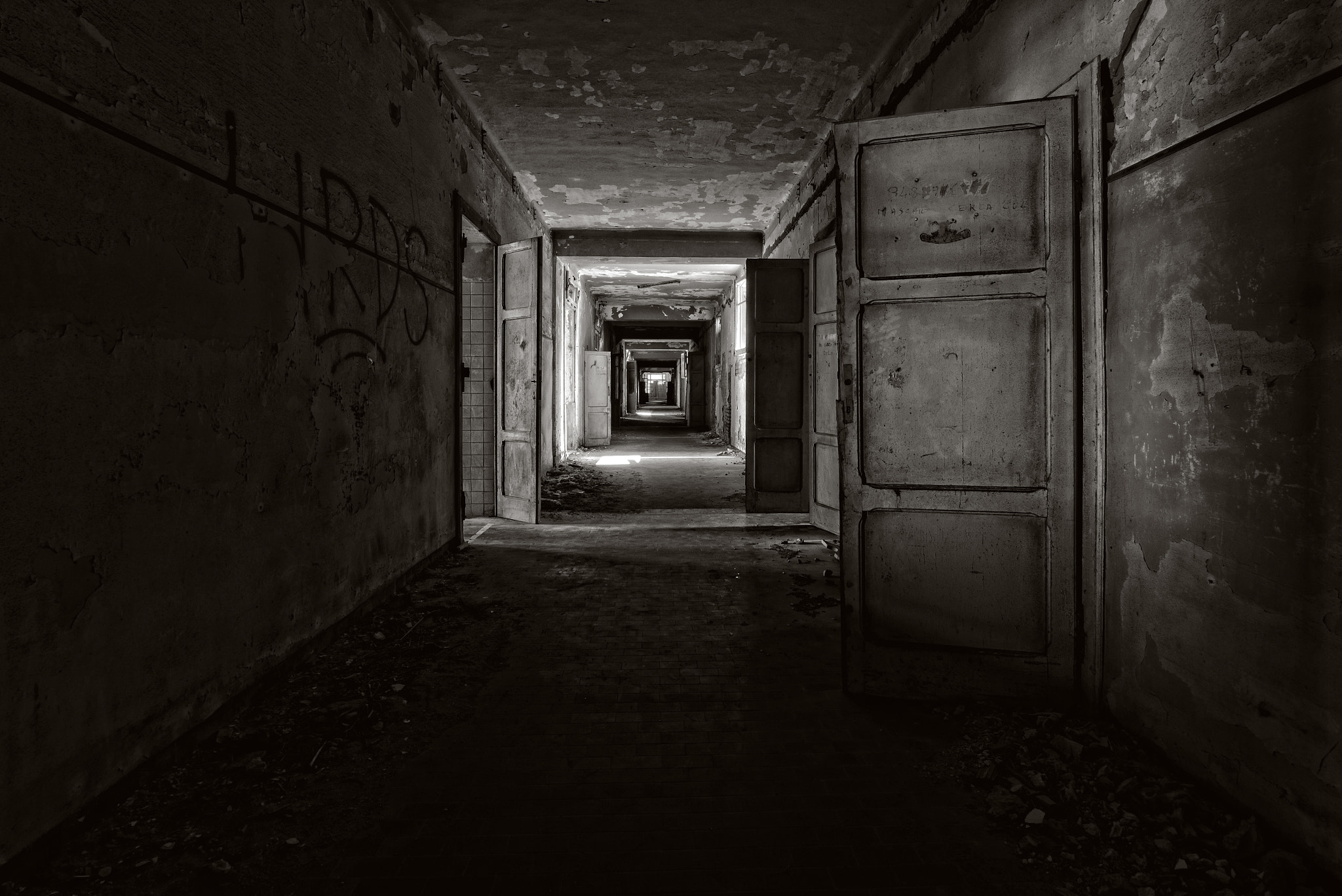 Sigma 12-24mm F4.5-5.6 II DG HSM sample photo. Doors, abandoned summer camp, italy photography