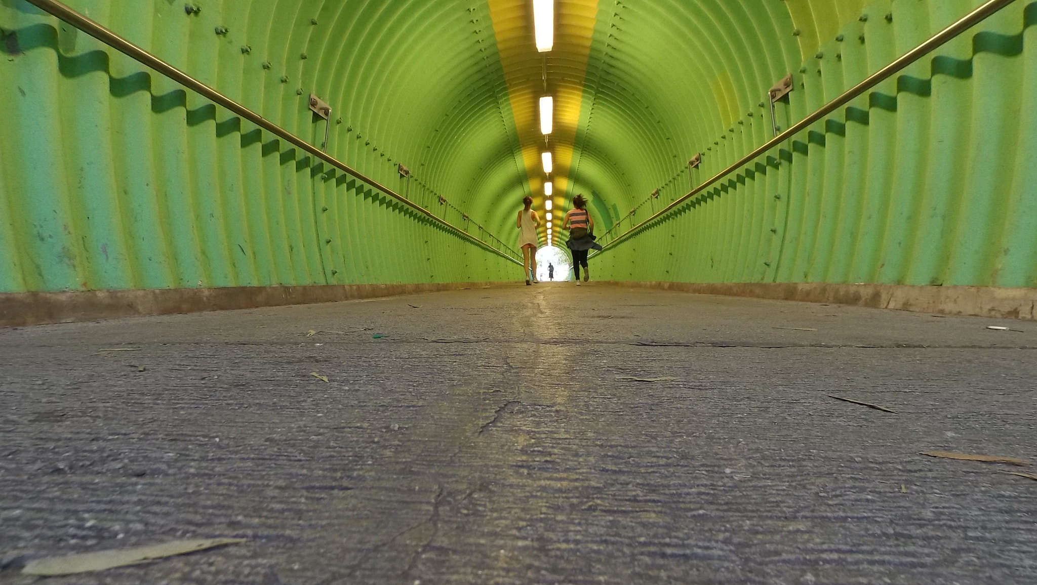 HTC RE sample photo. Shoulder to shoulder, overcome all obstacles. photography