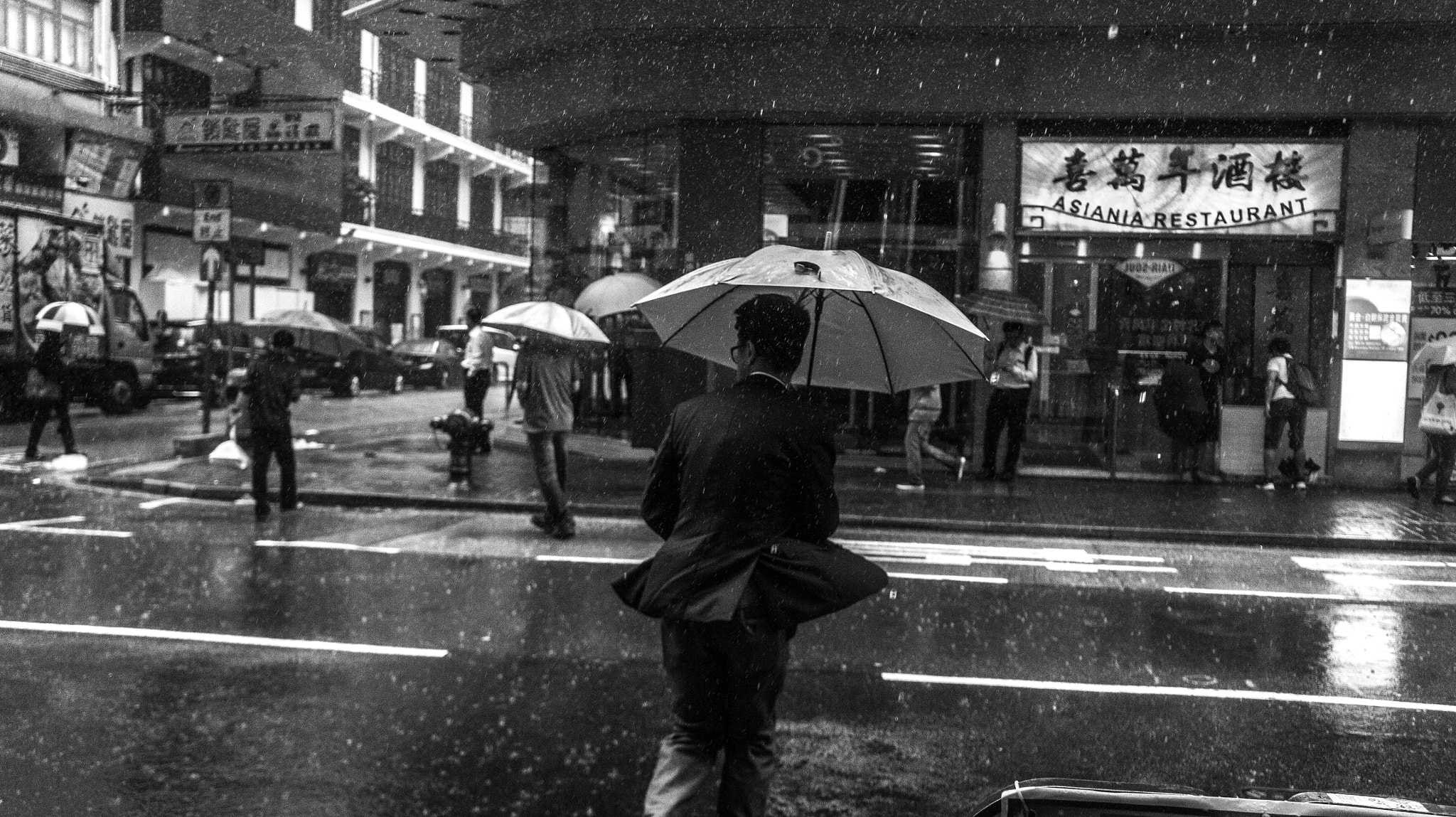 Sony NEX-5C + Sony E 18-55mm F3.5-5.6 OSS sample photo. Rain in hong kong photography