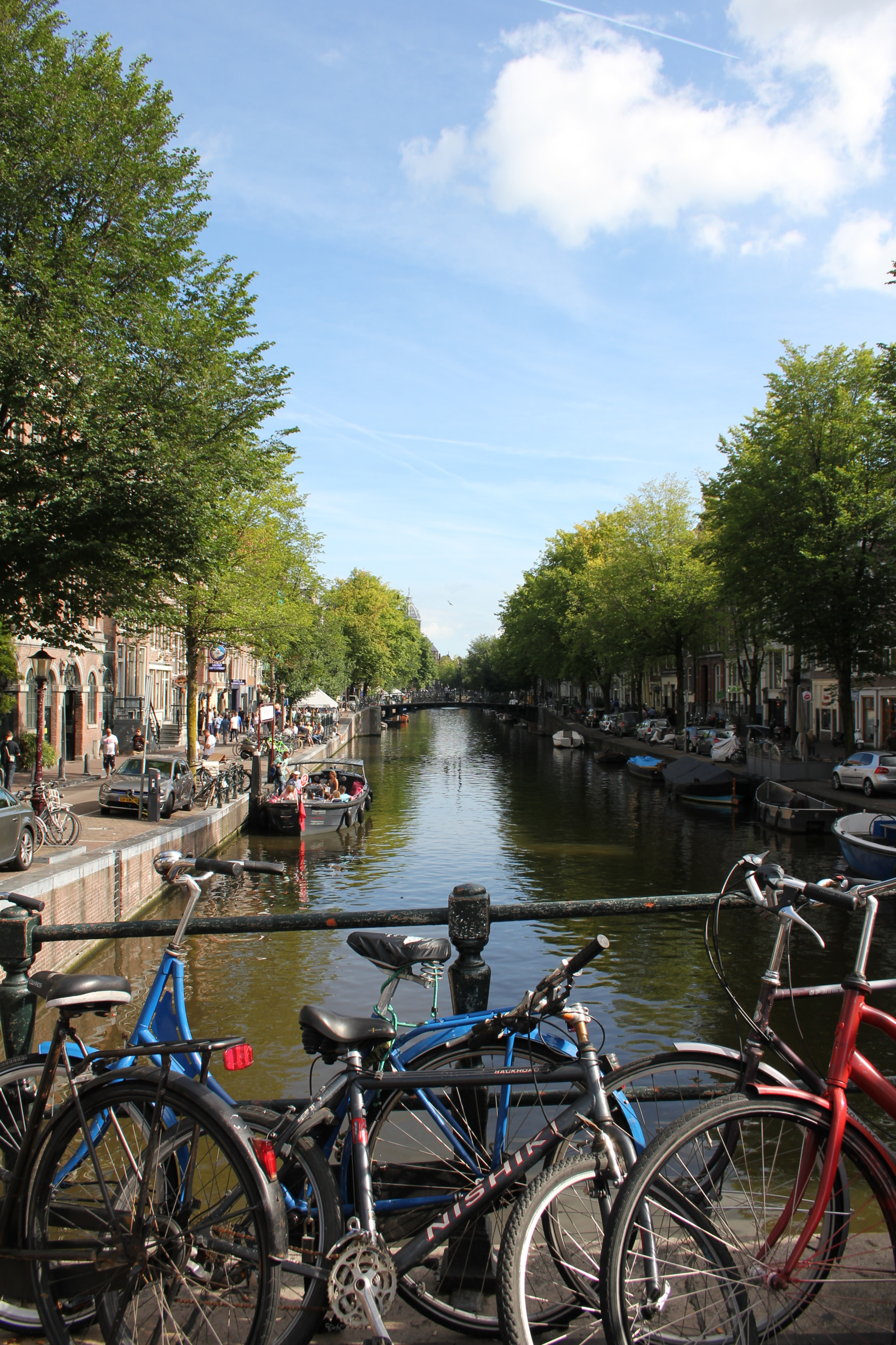 Canon EOS 550D (EOS Rebel T2i / EOS Kiss X4) sample photo. Amsterdam canal photography