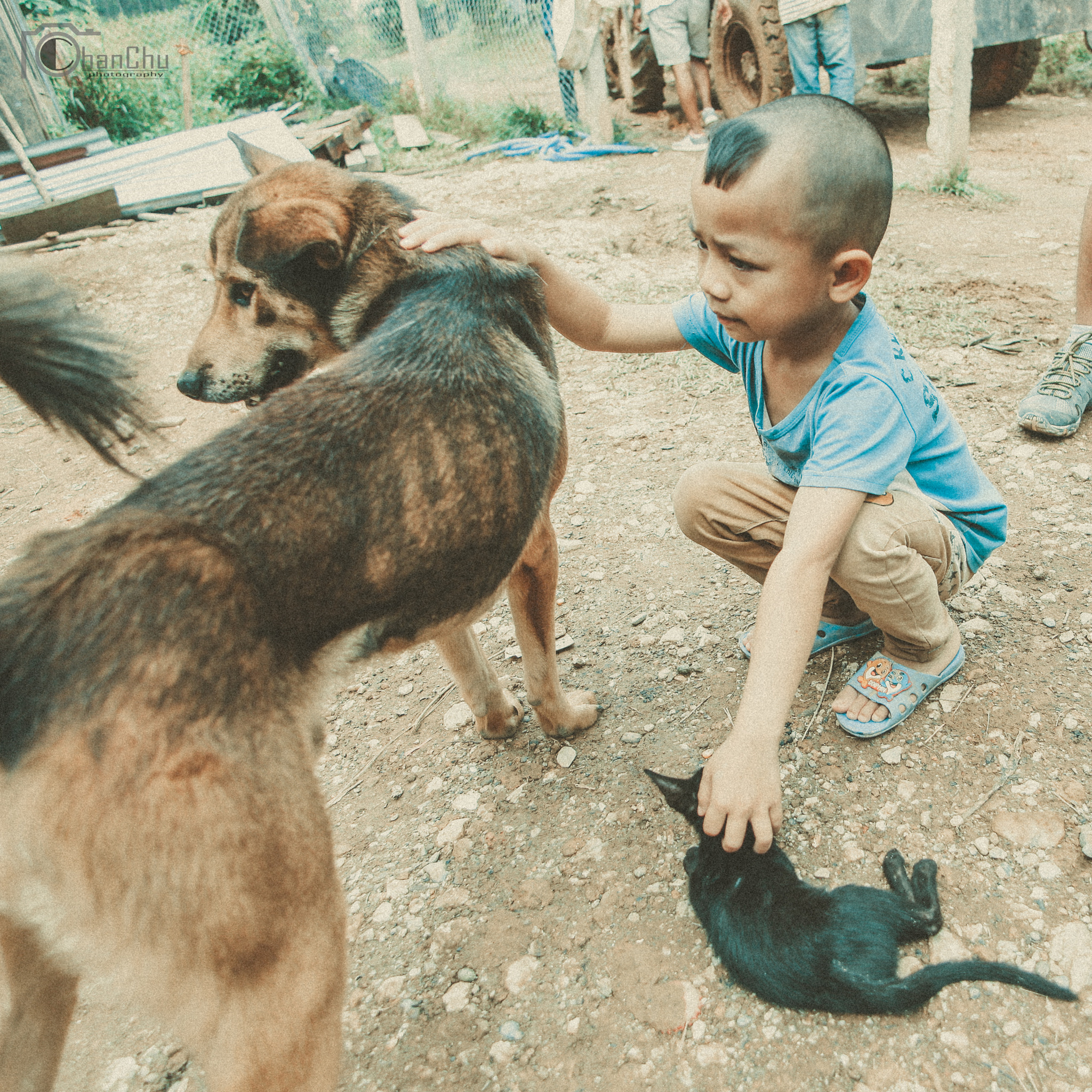 Canon EF 20-35mm F3.5-4.5 USM sample photo. People viet nam photography