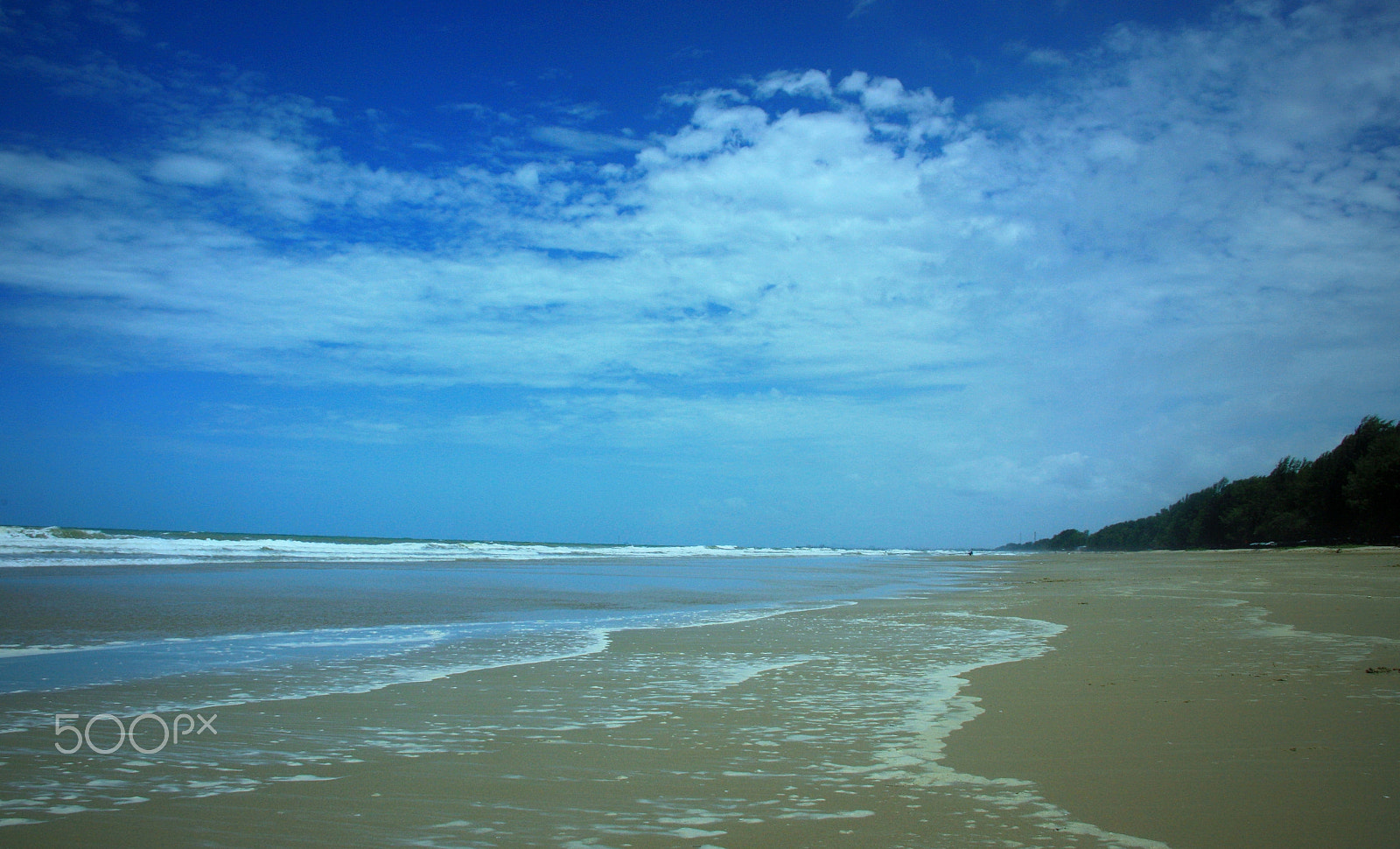 Canon EF-S 17-85mm F4-5.6 IS USM sample photo. Sky onthe beach photography