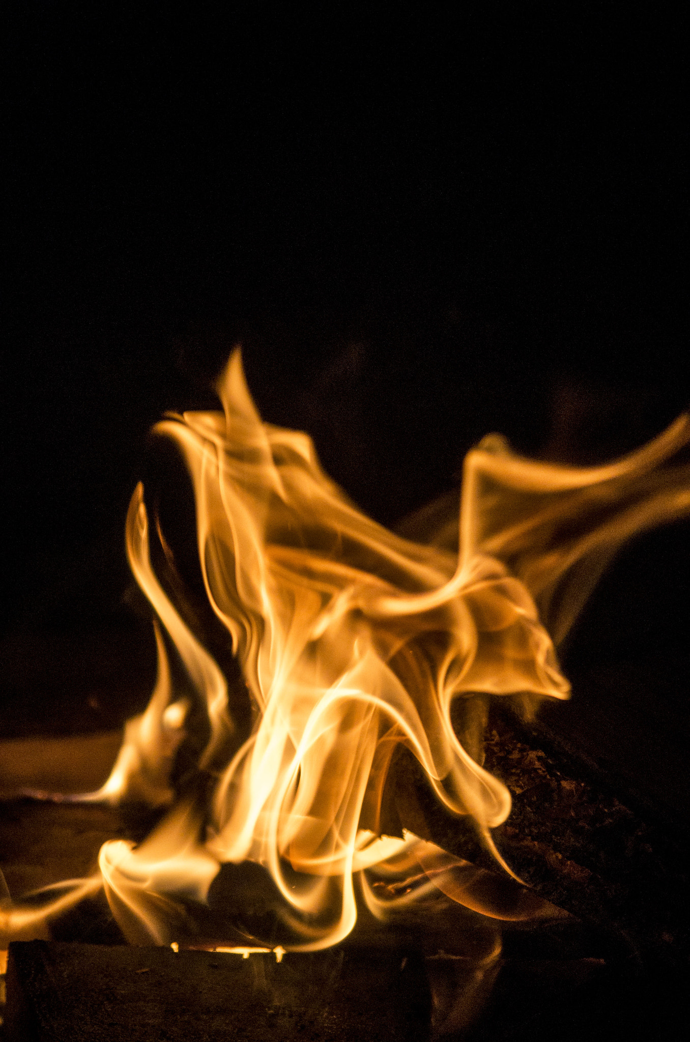 Pentax smc DA 50-200mm F4-5.6 ED sample photo. Fire flames photography