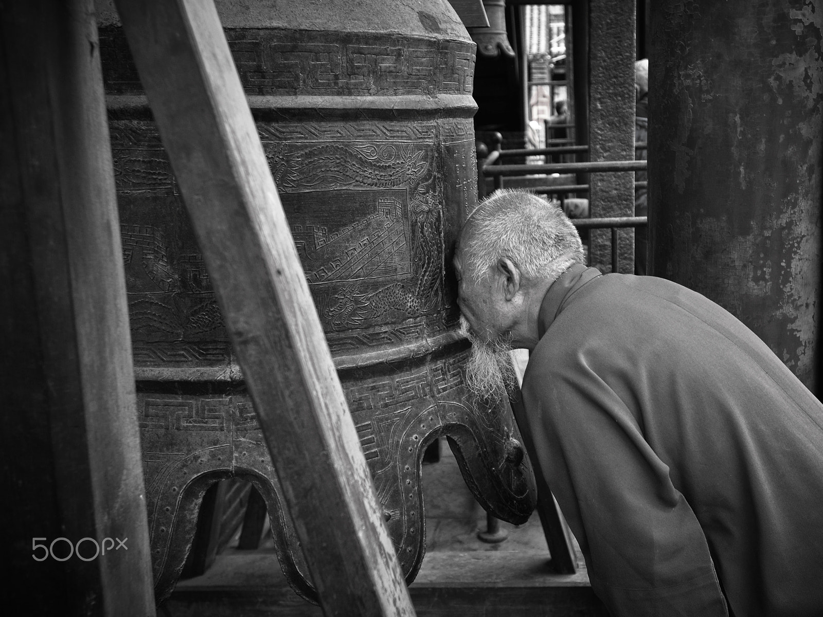 Nikon AF-S Nikkor 17-35mm F2.8D ED-IF sample photo. 拜佛.0 photography