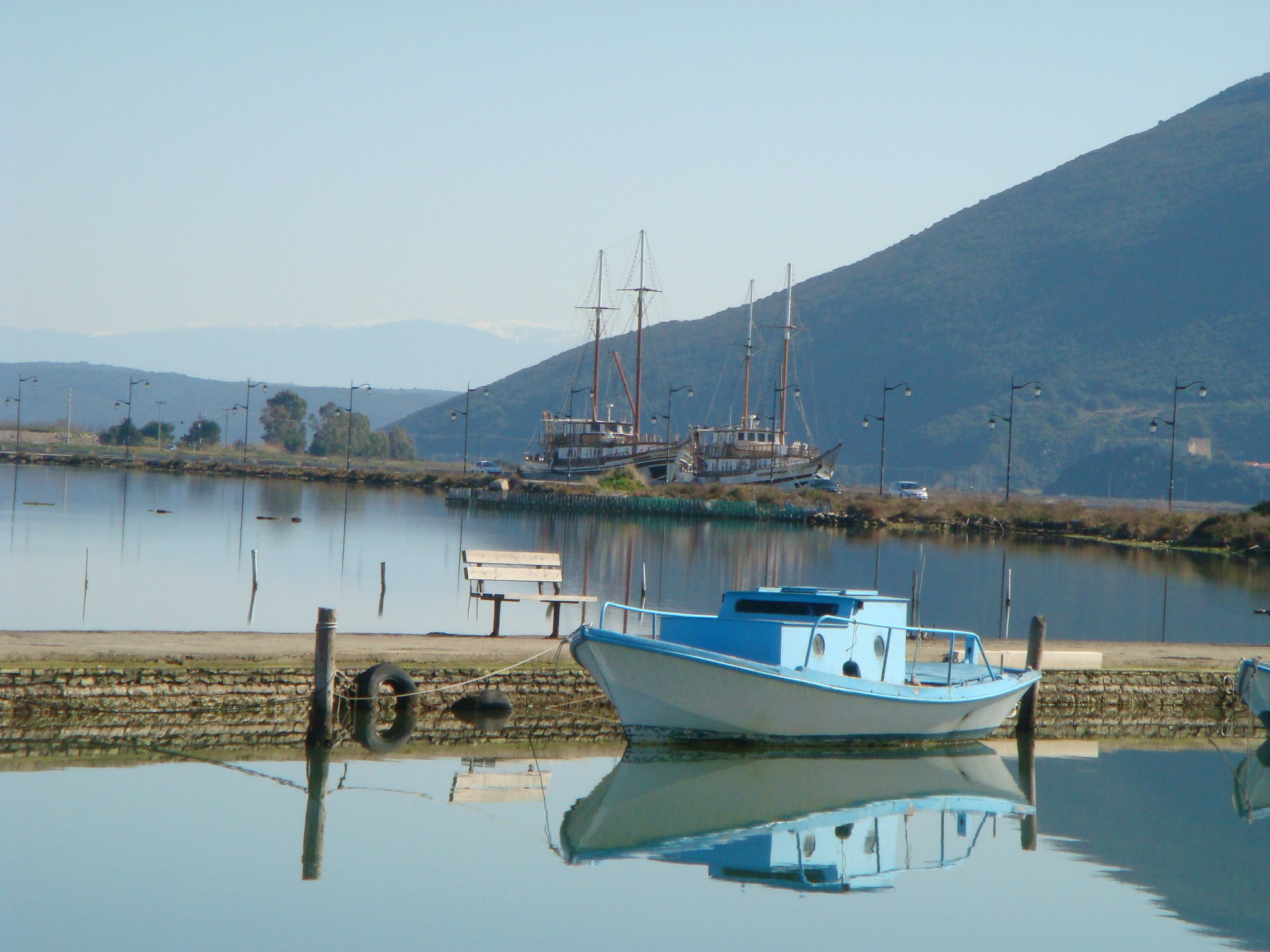 Sony DSC-T200 sample photo. Fishing boat in harbour photography