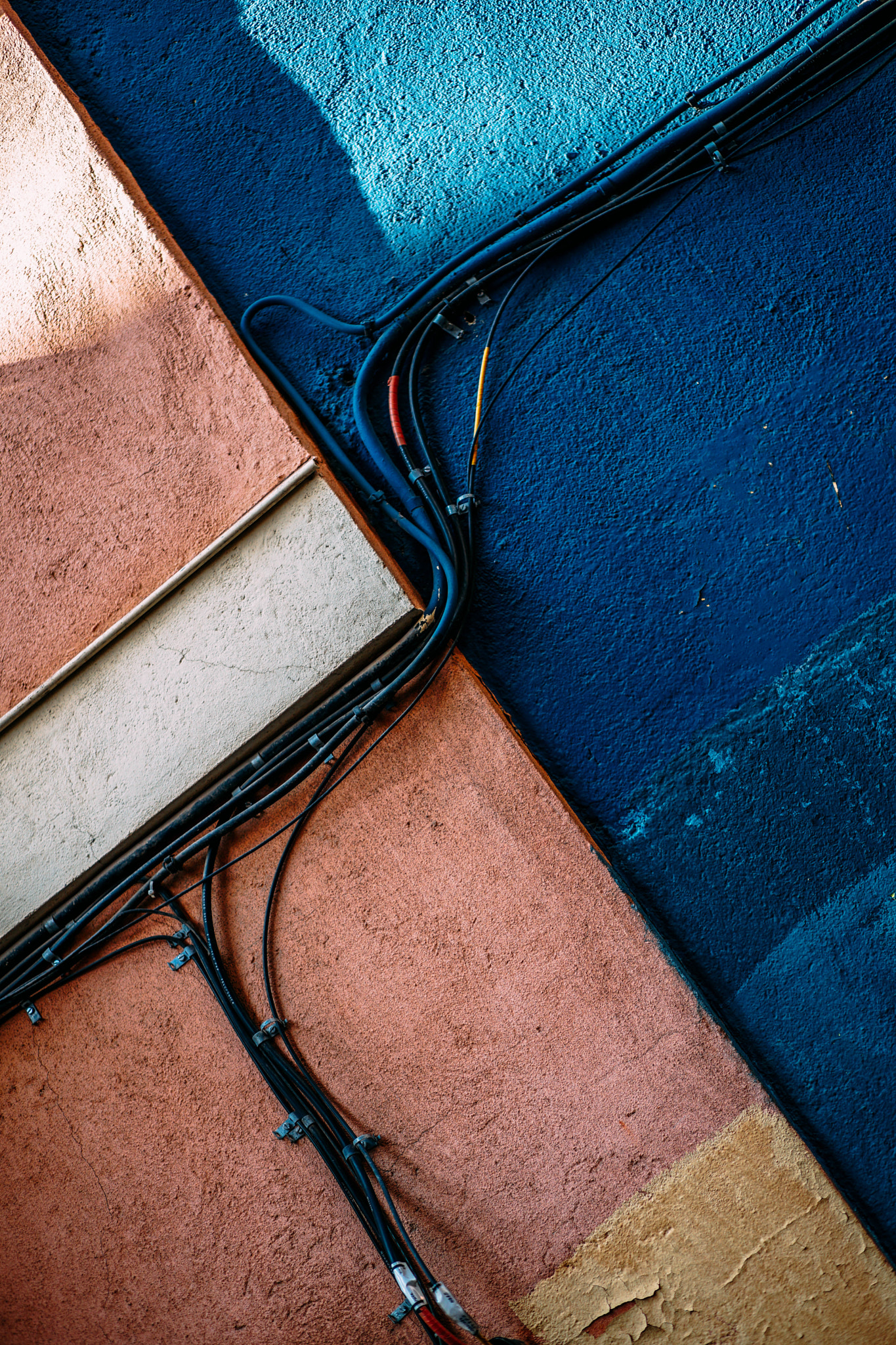 DT 85mm F1.8 SAM sample photo. Colorful cords photography