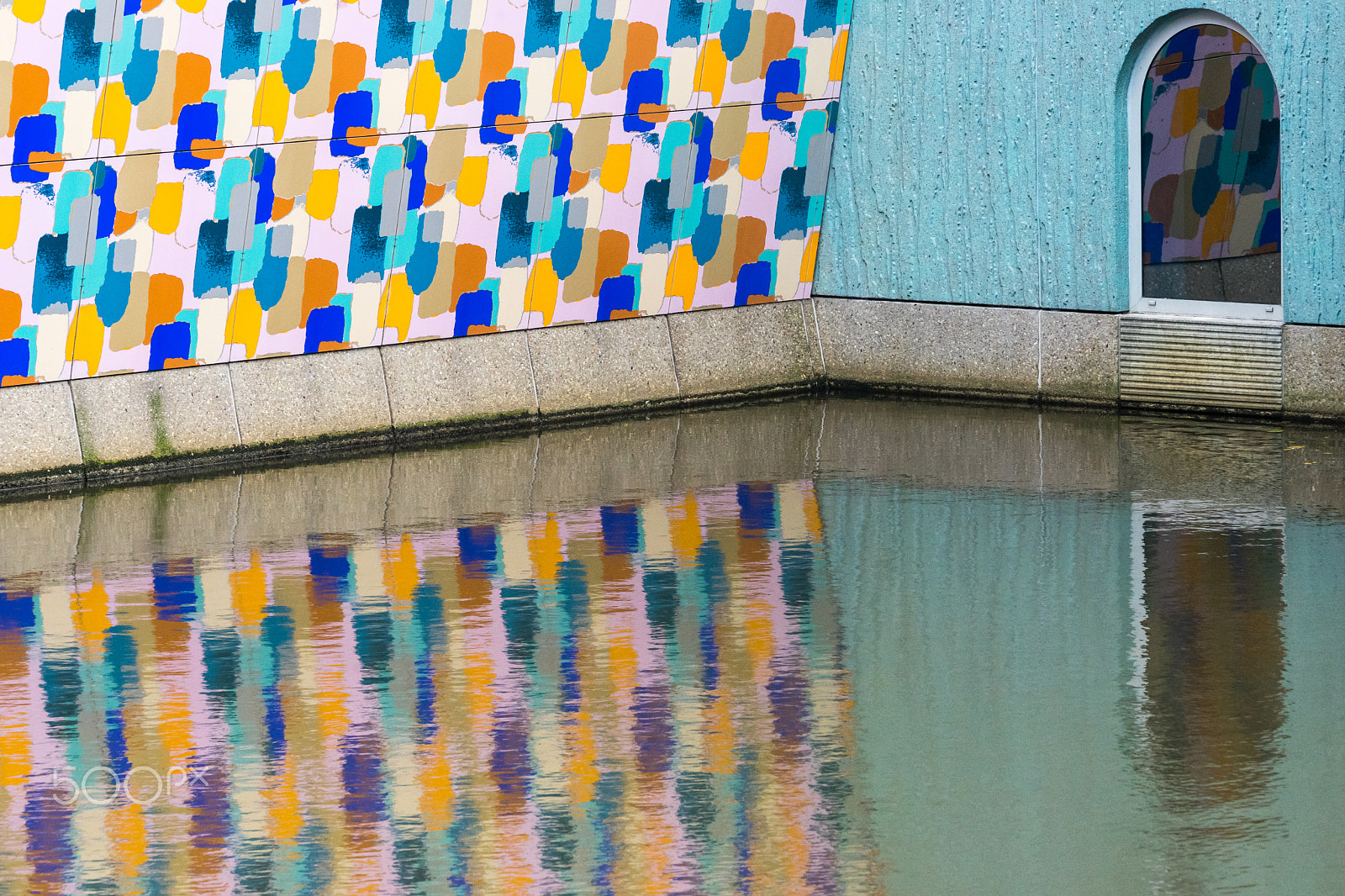 Sony FE 70-300mm F4.5-5.6 G OSS sample photo. Colourful reflections photography