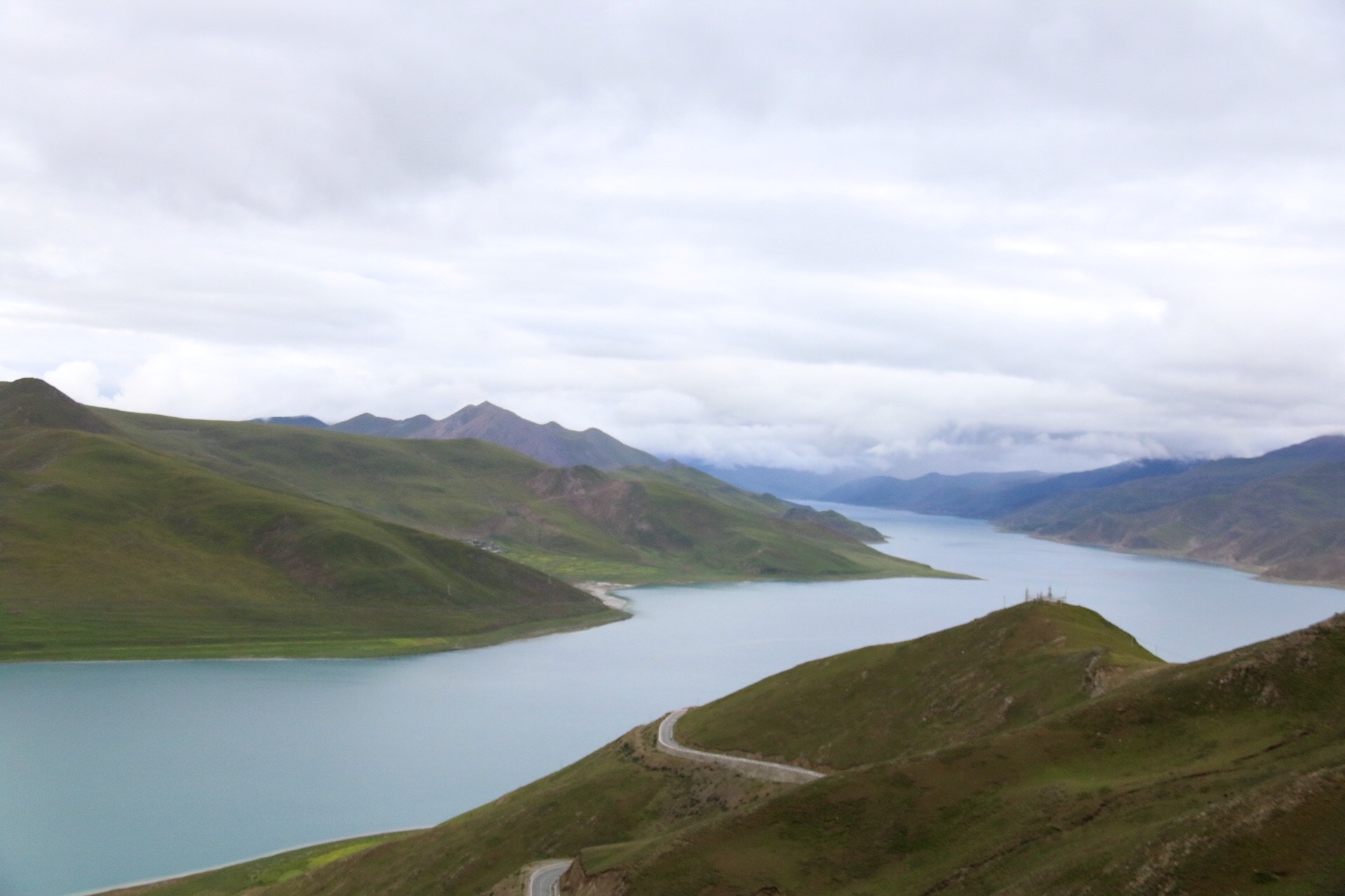 Canon EF-S 18-200mm F3.5-5.6 IS sample photo. The yamdrok lake in tibet, china. photography