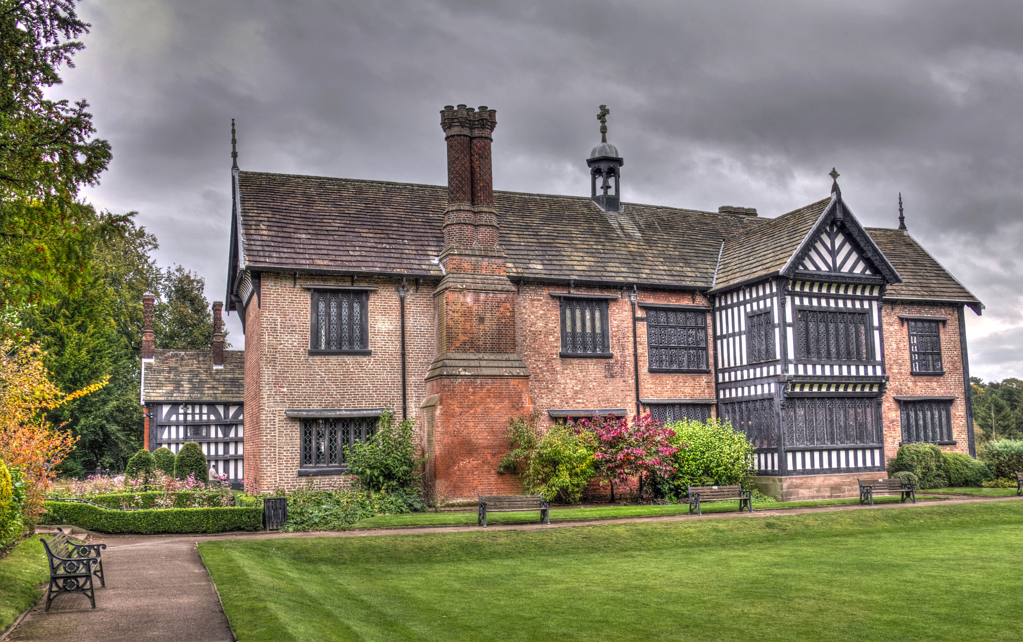 Canon EF-S 18-135mm F3.5-5.6 IS USM sample photo. Bramall hall, stockport, cheshire. photography