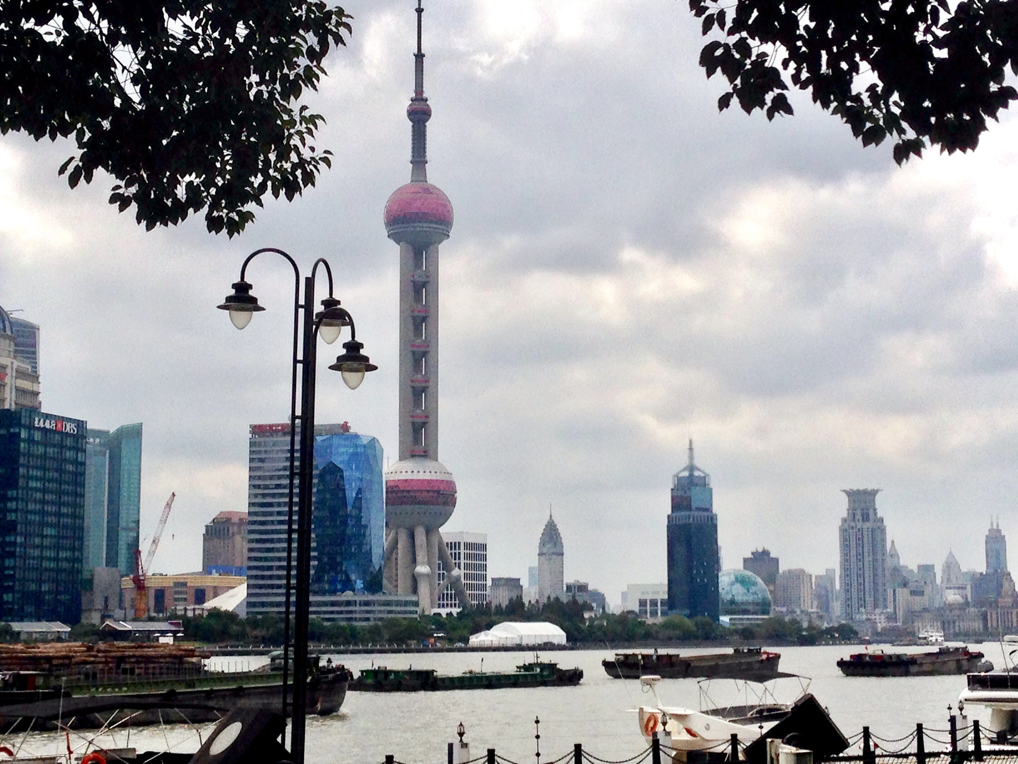Apple iPhone5,2 sample photo. The river with heavy traffic 繁忙的黄浦江 photography