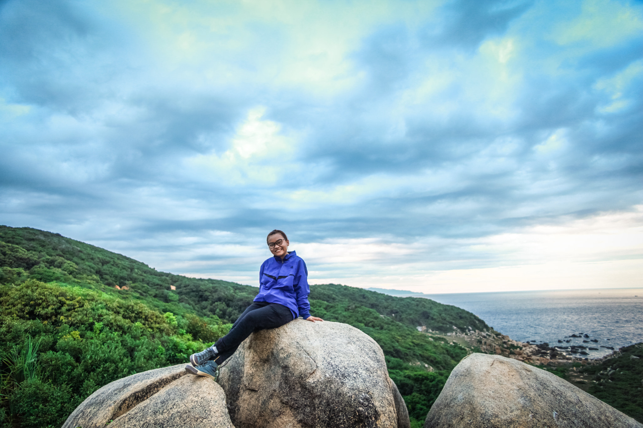 Canon EF 20-35mm F3.5-4.5 USM sample photo. Nha trang viet nam photography
