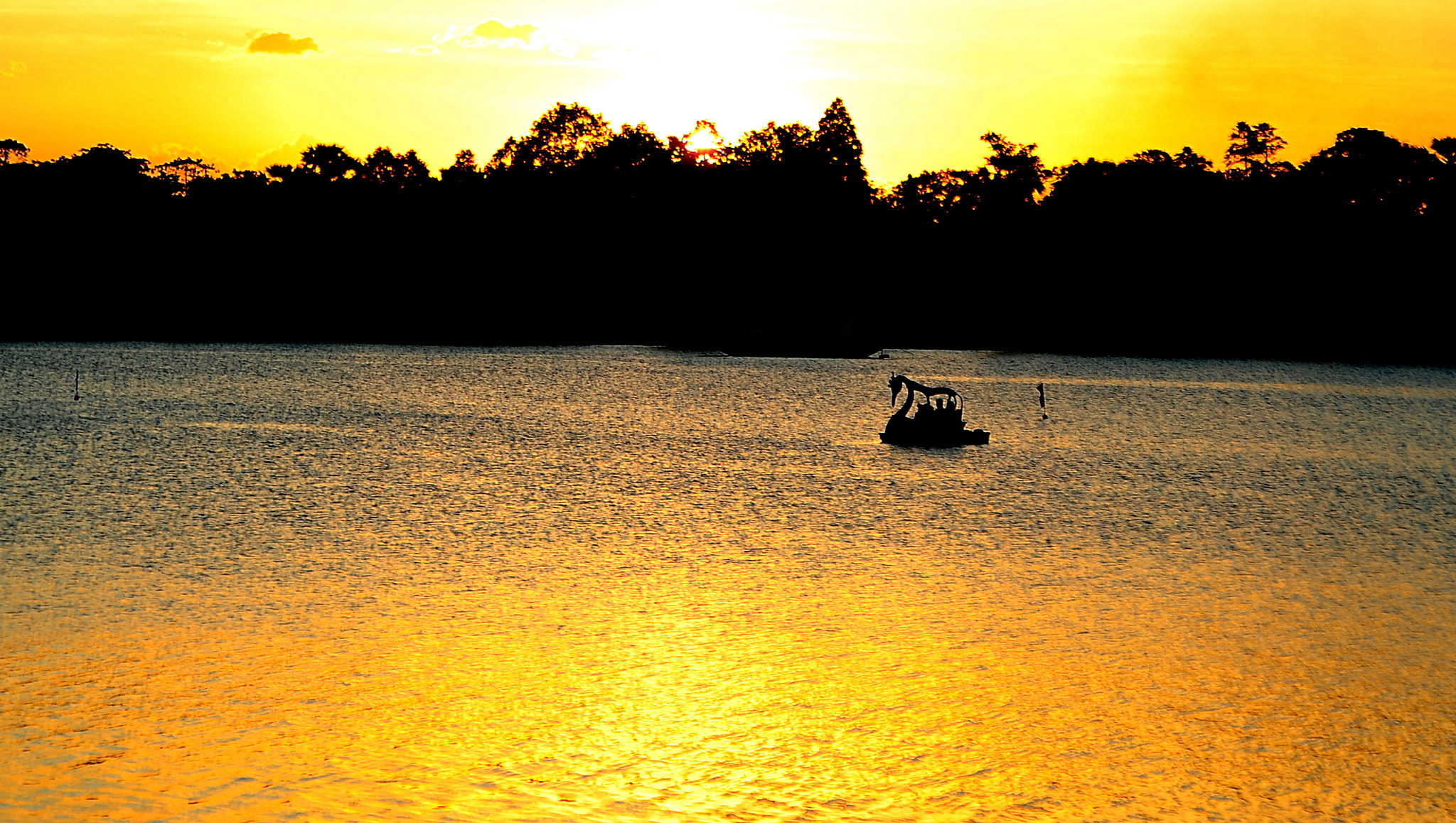 Nikon AF Nikkor 24-85mm F2.8-4D IF sample photo. When the sun goes down photography