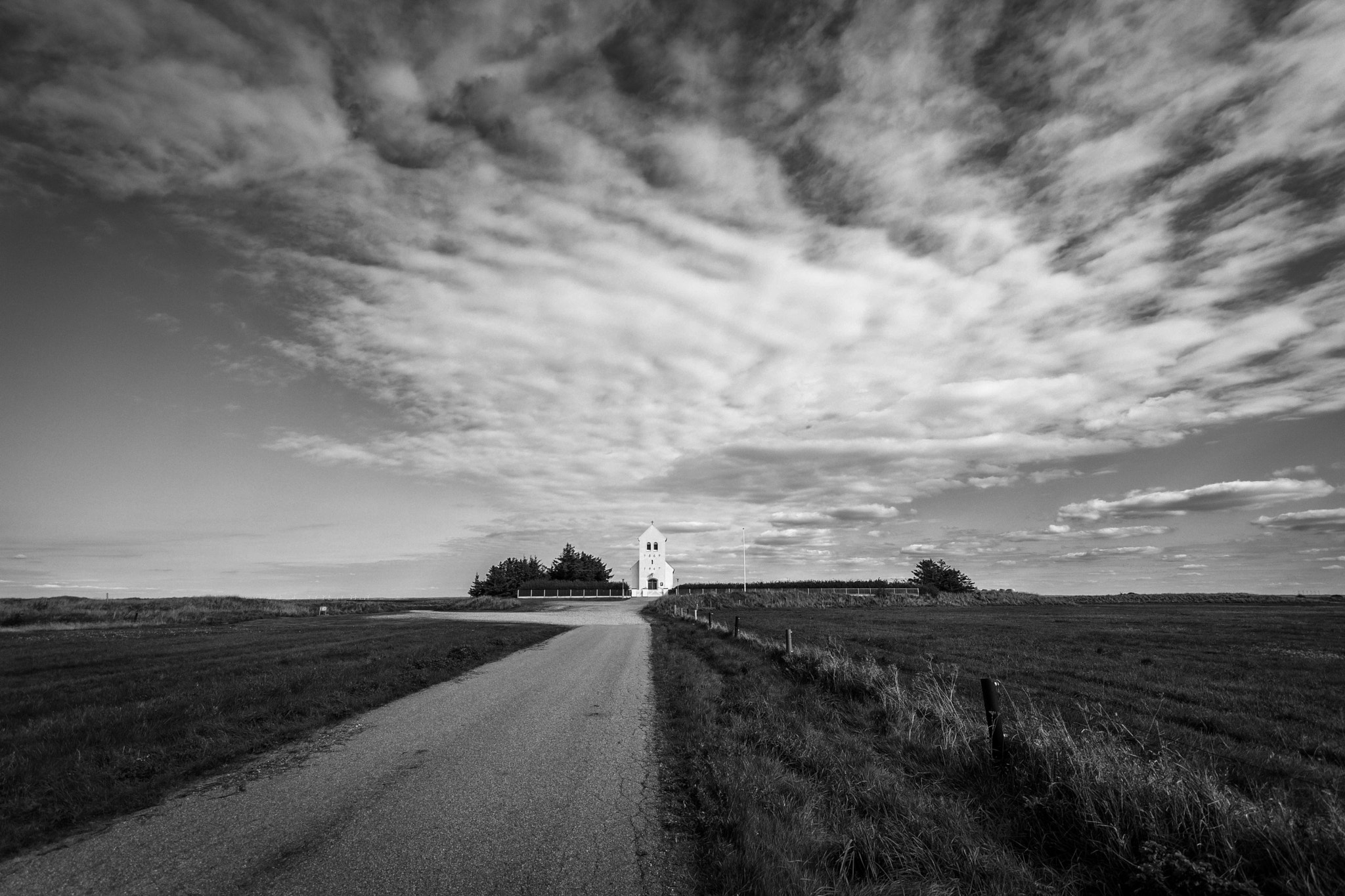 Sigma AF 10-20mm F4-5.6 EX DC sample photo. Haurvig kirke ultrawide photography