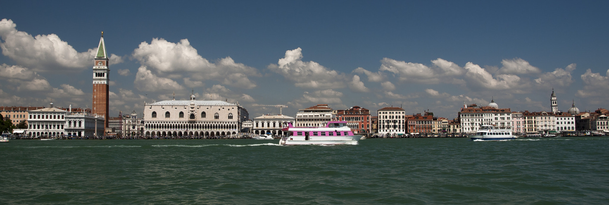 Olympus E-420 (EVOLT E-420) + OLYMPUS 14-42mm Lens sample photo. La vita in rosa... photography