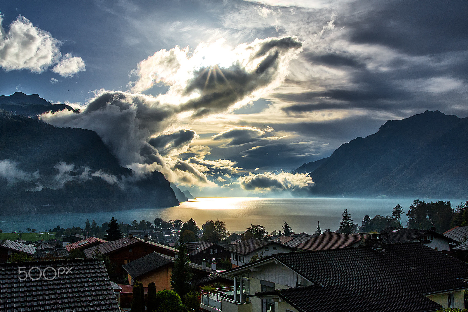 Sigma 18-50mm F2.8 EX DC Macro sample photo. Lake brienz photography