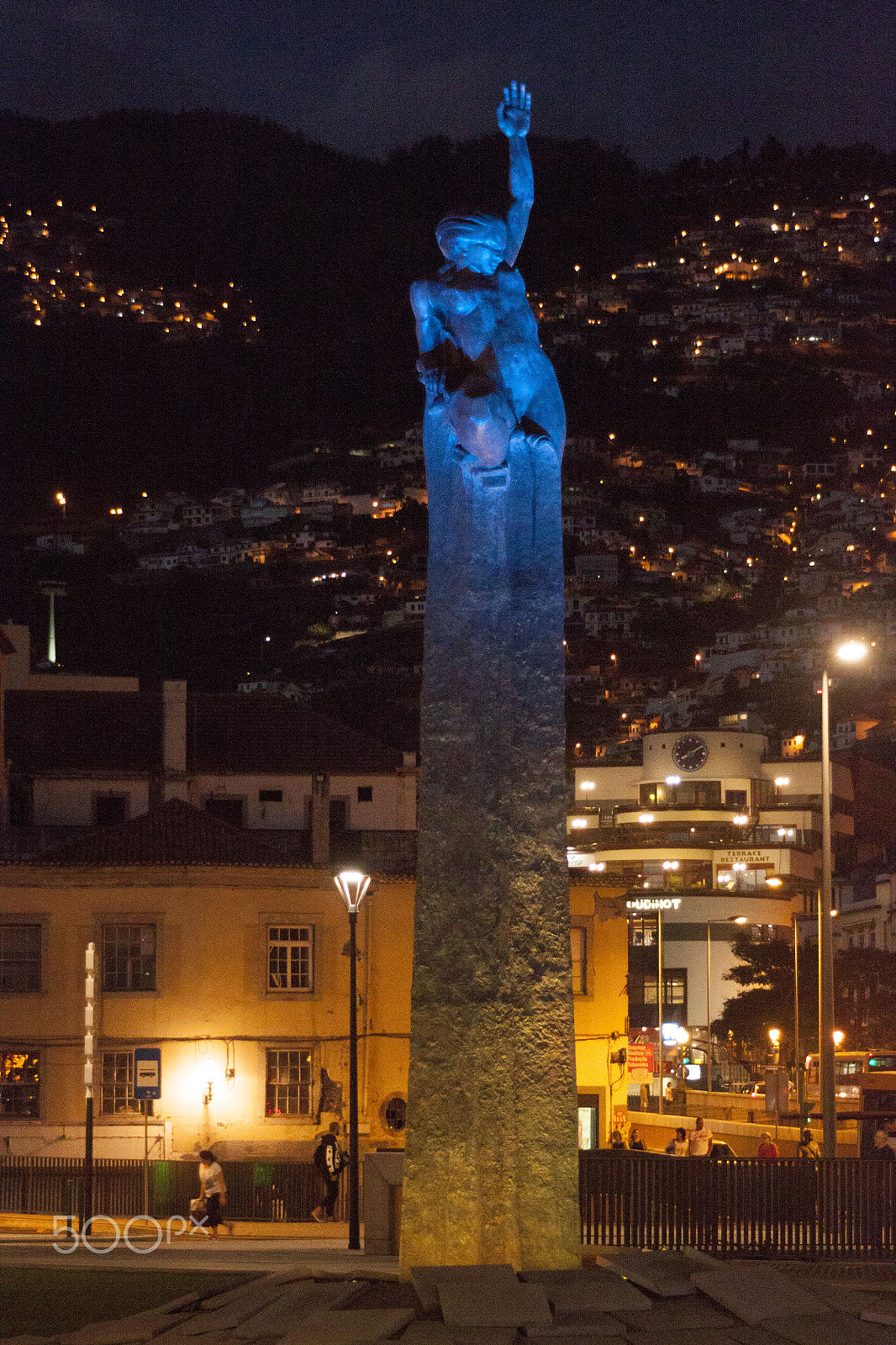 Canon EF 80-200mm F4.5-5.6 II sample photo. Monument photography