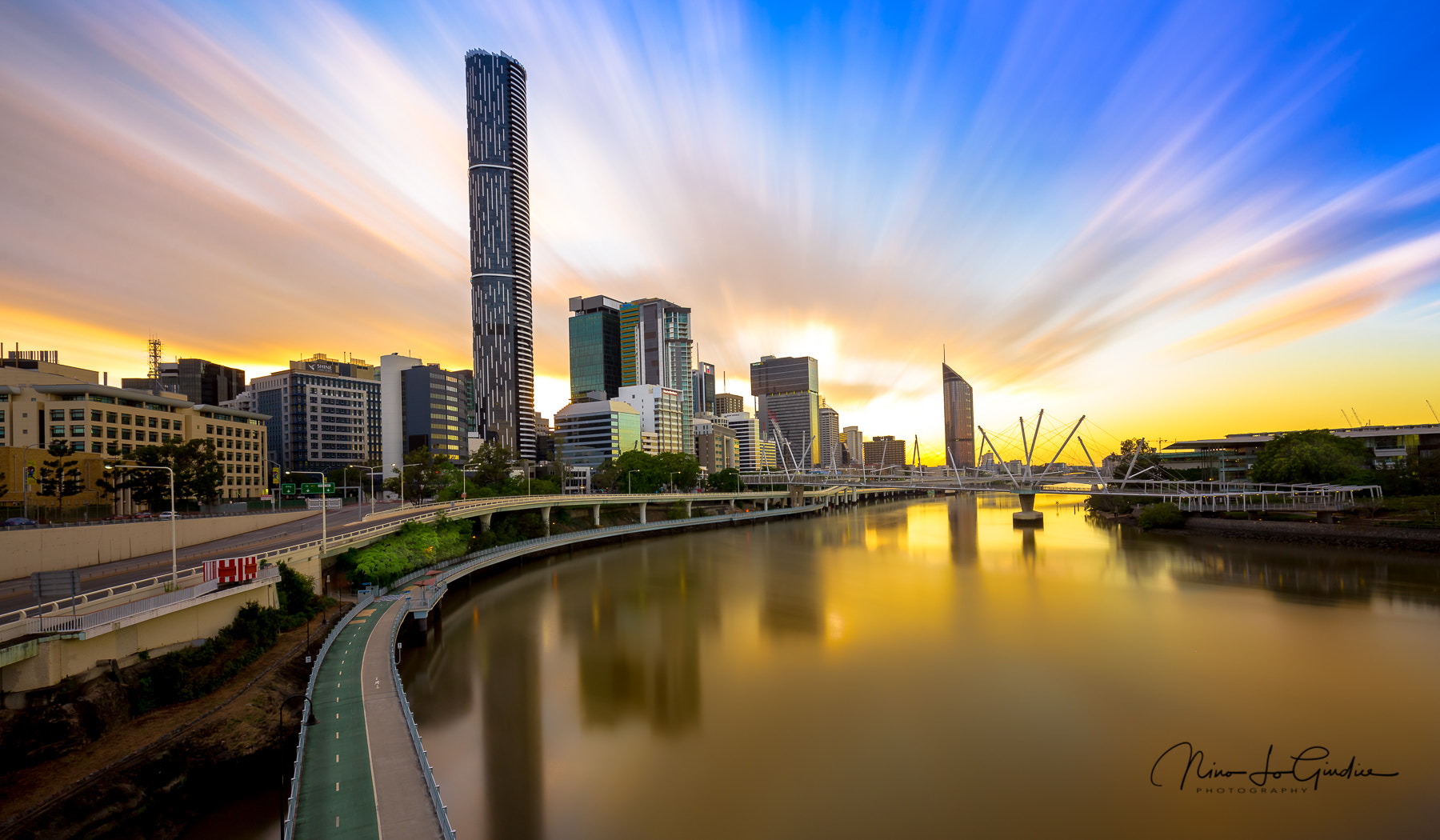 Canon EOS 6D + Canon EF 16-35mm F4L IS USM sample photo. Sunrise over brisbane city photography