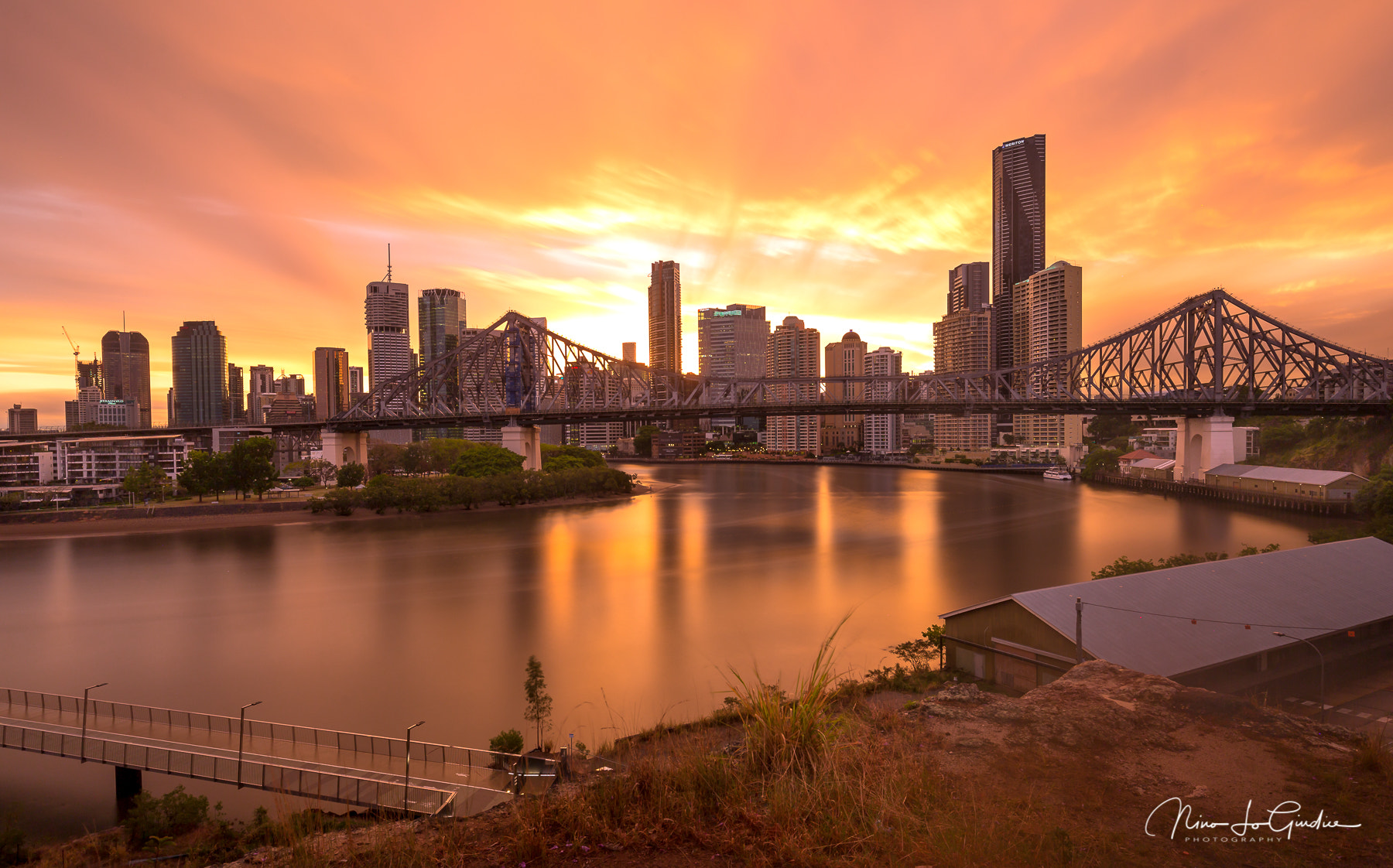 Canon EOS 6D + Canon EF 16-35mm F4L IS USM sample photo. Sunset over brisbane city photography